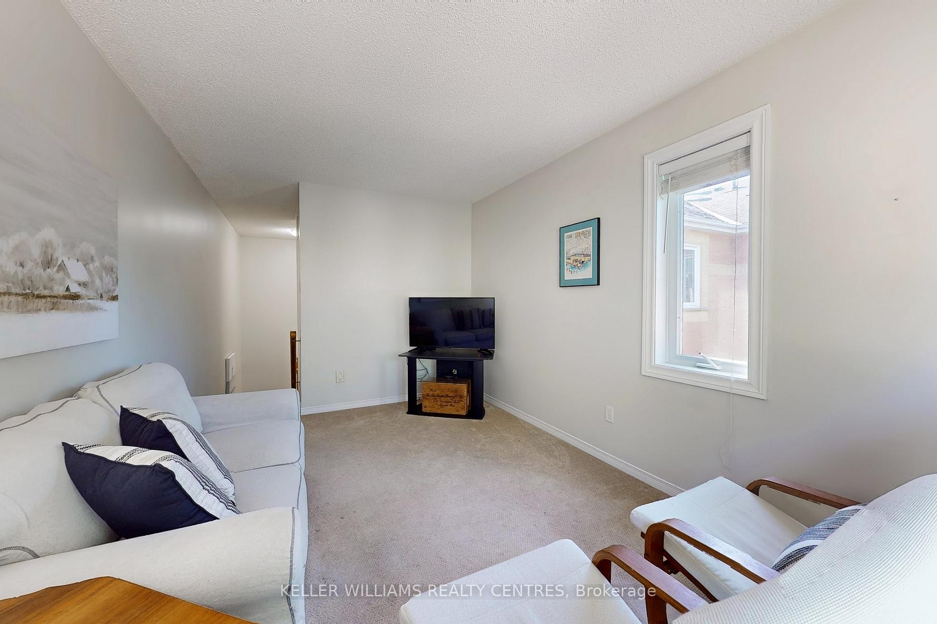Photo 18 of 42 Covent Crescent, Aurora, Aurora Highlands — HOMEH