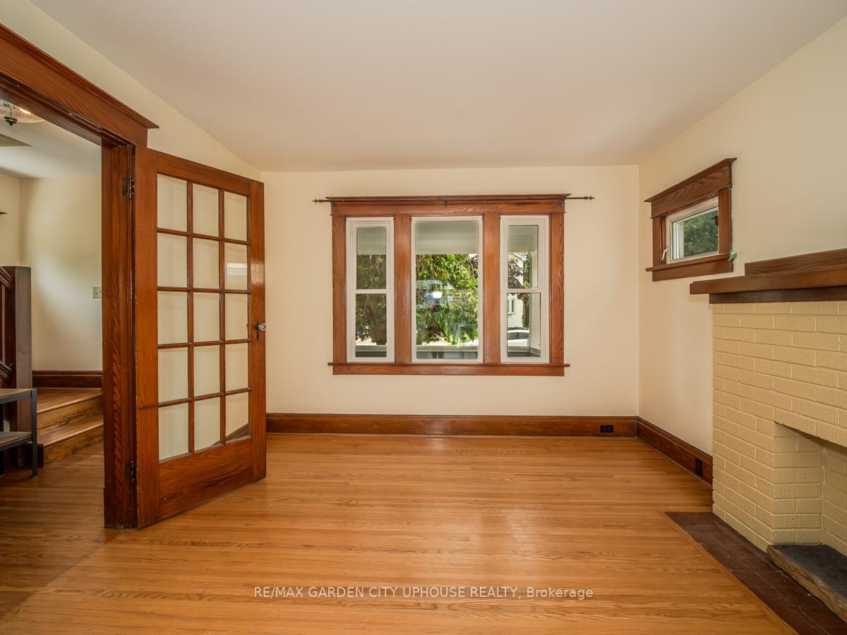 Photo 3 of 62 Thomas Street, St. Catharines, Downtown — HOMEH