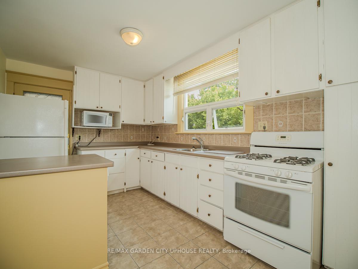 Photo 5 of 62 Thomas Street, St. Catharines, Downtown — HOMEH