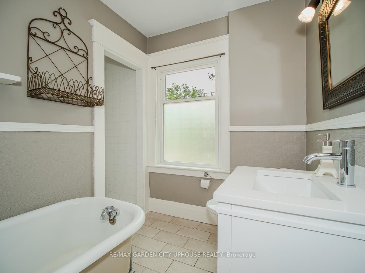 Photo 6 of 62 Thomas Street, St. Catharines, Downtown — HOMEH
