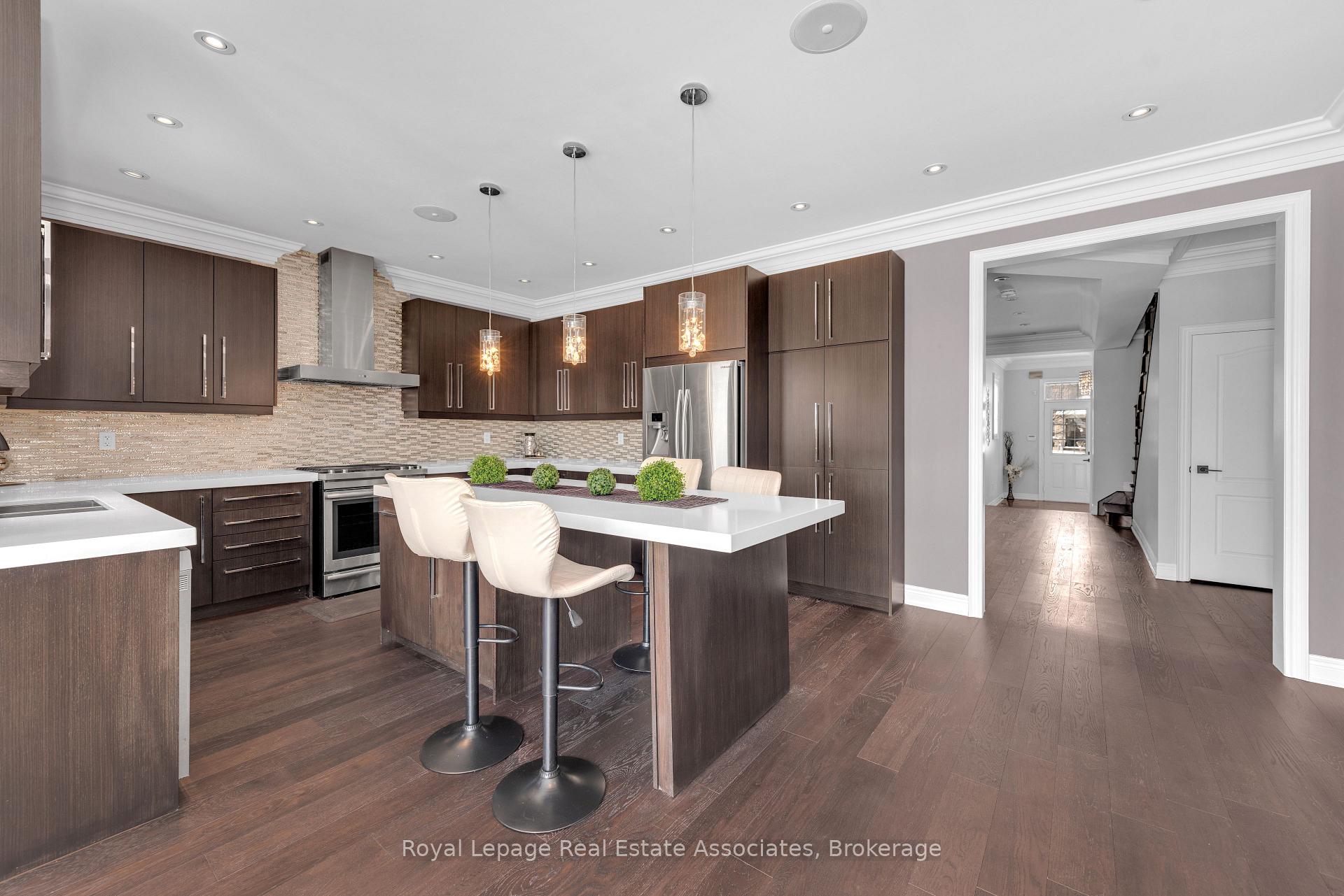 Photo 3 of 12 Seabrook Place, Brampton, Credit Valley — HOMEH