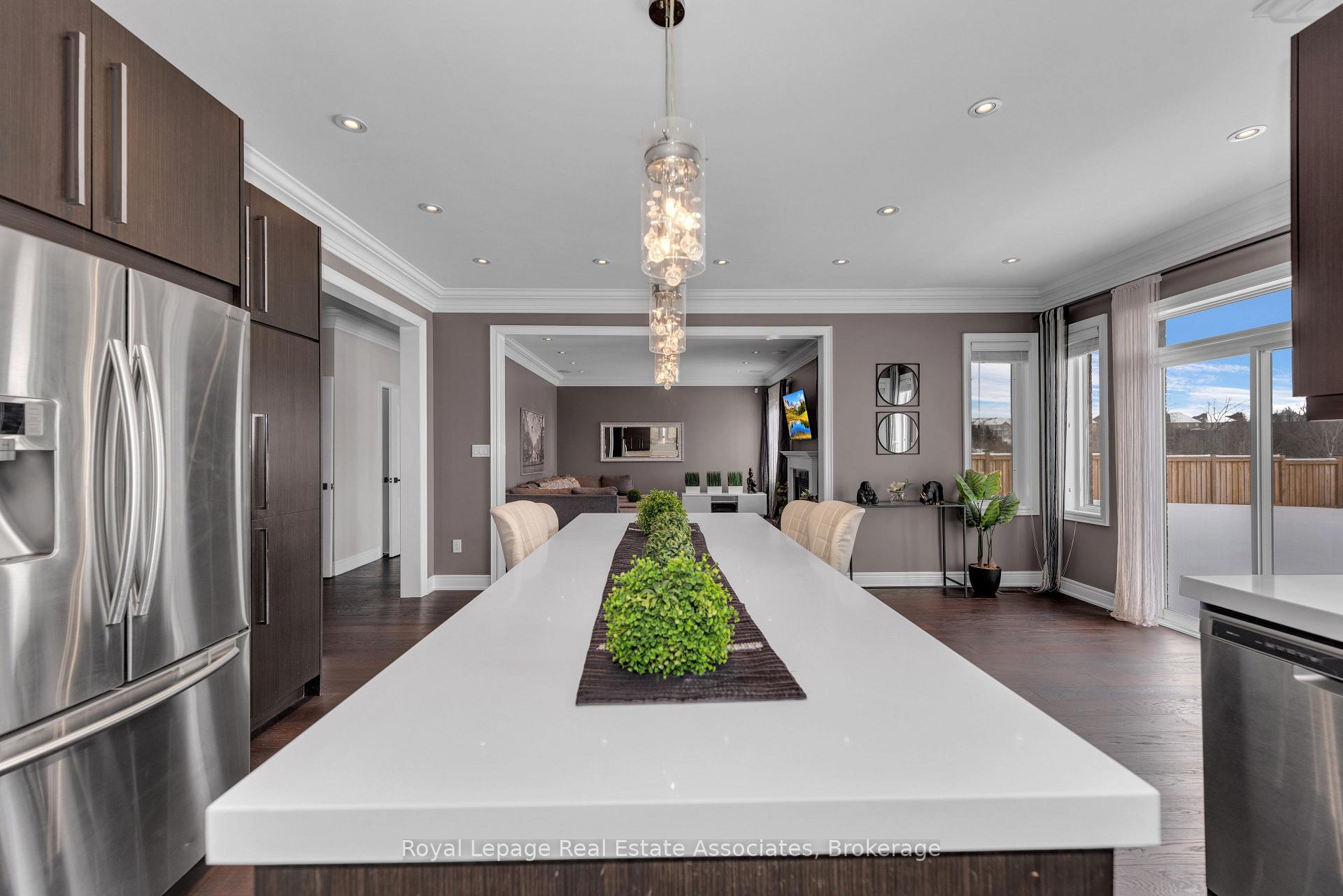 Photo 4 of 12 Seabrook Place, Brampton, Credit Valley — HOMEH