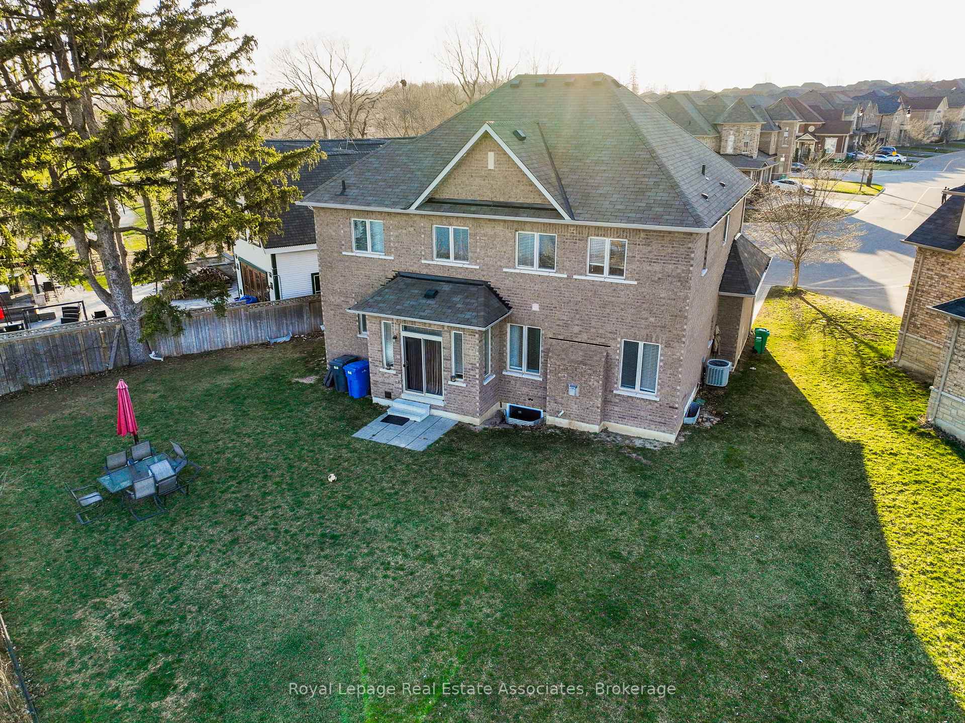 Photo 24 of 12 Seabrook Place, Brampton, Credit Valley — HOMEH