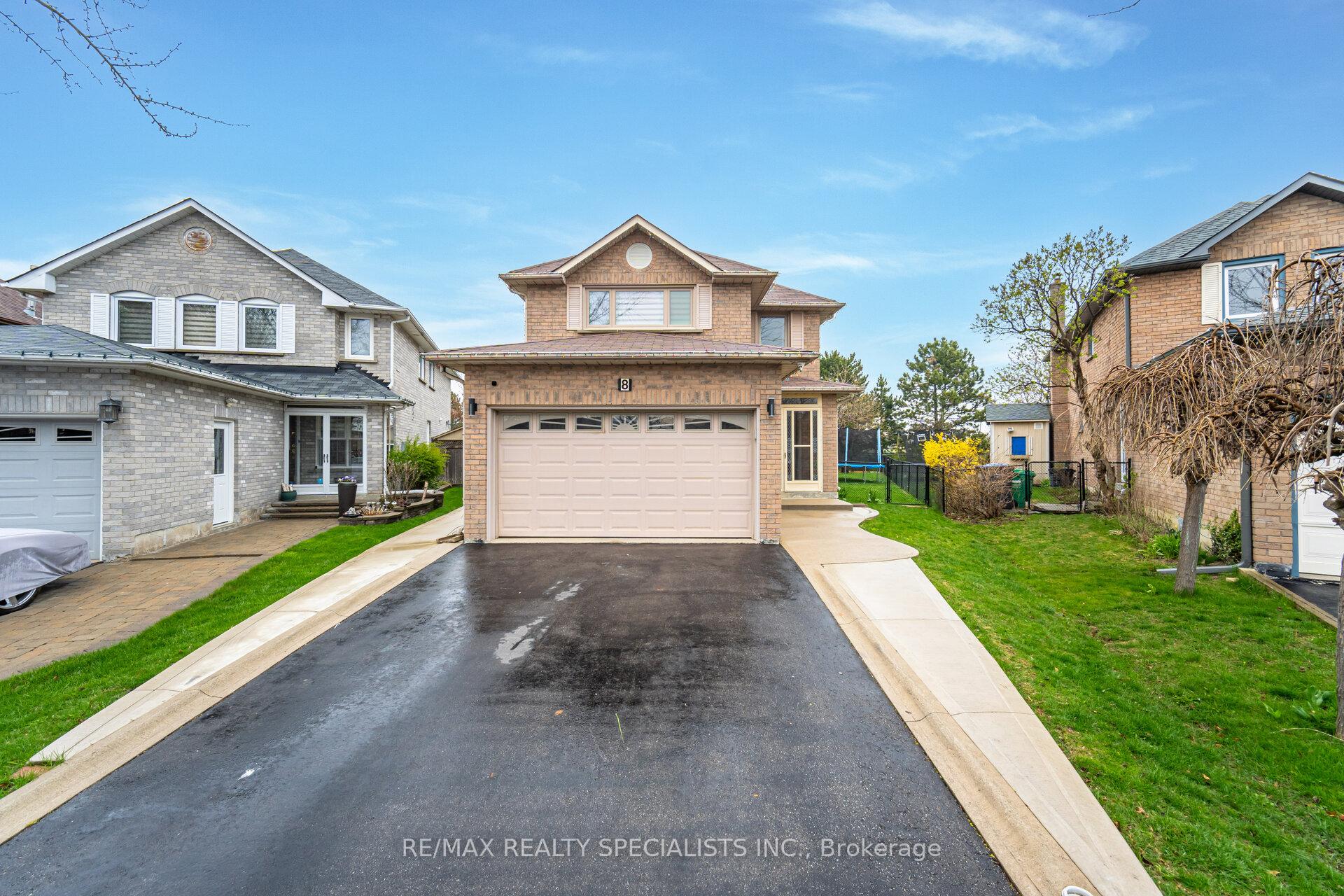 Front of 8 Drayglass Court