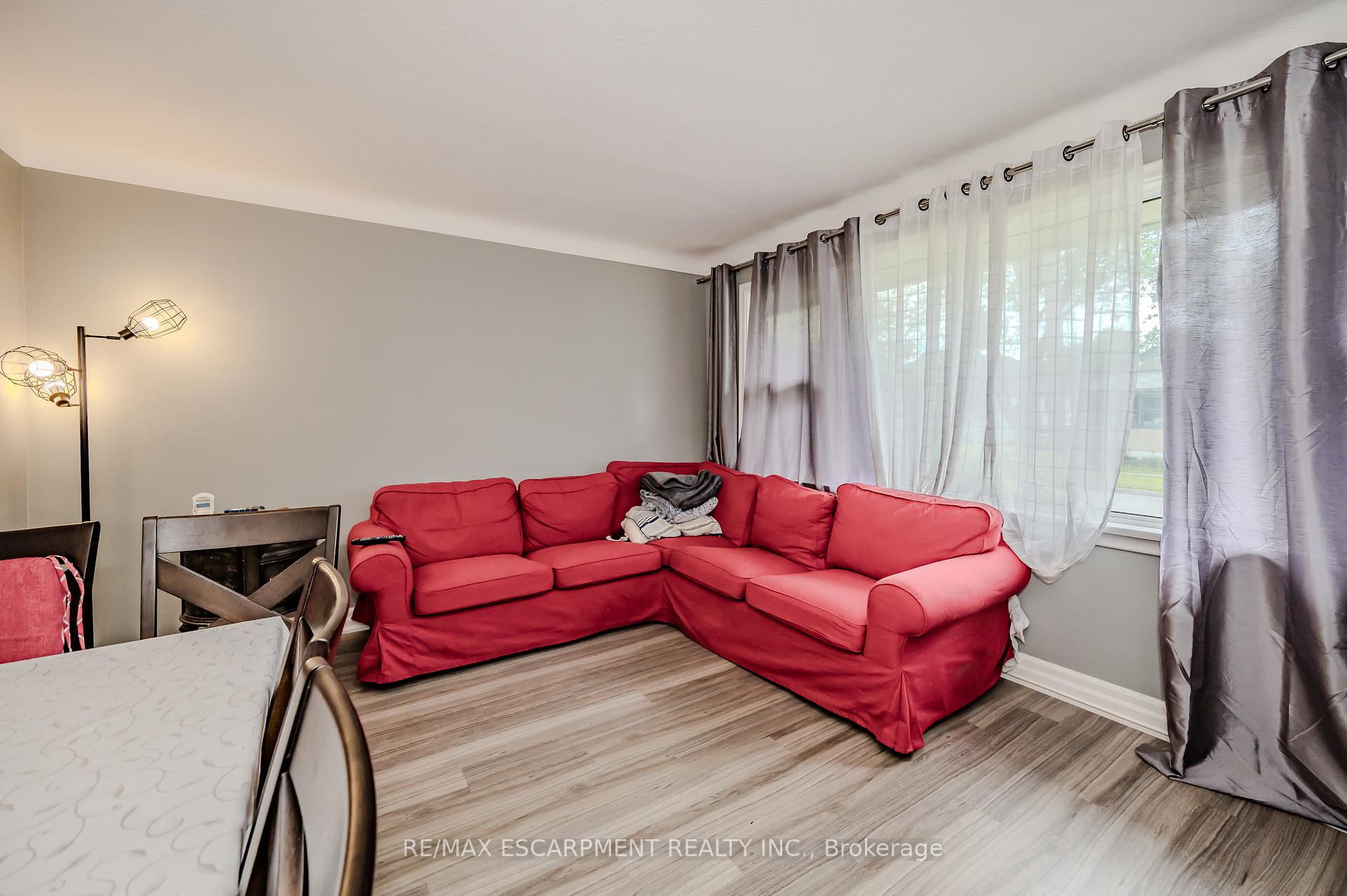 Photo 5 of 58 Mildred Avenue, St. Catharines, Haig — HOMEH