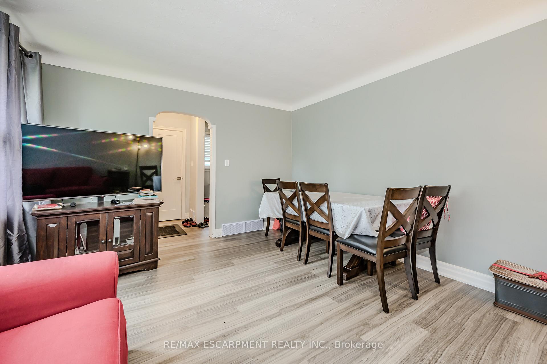 Photo 6 of 58 Mildred Avenue, St. Catharines, Haig — HOMEH