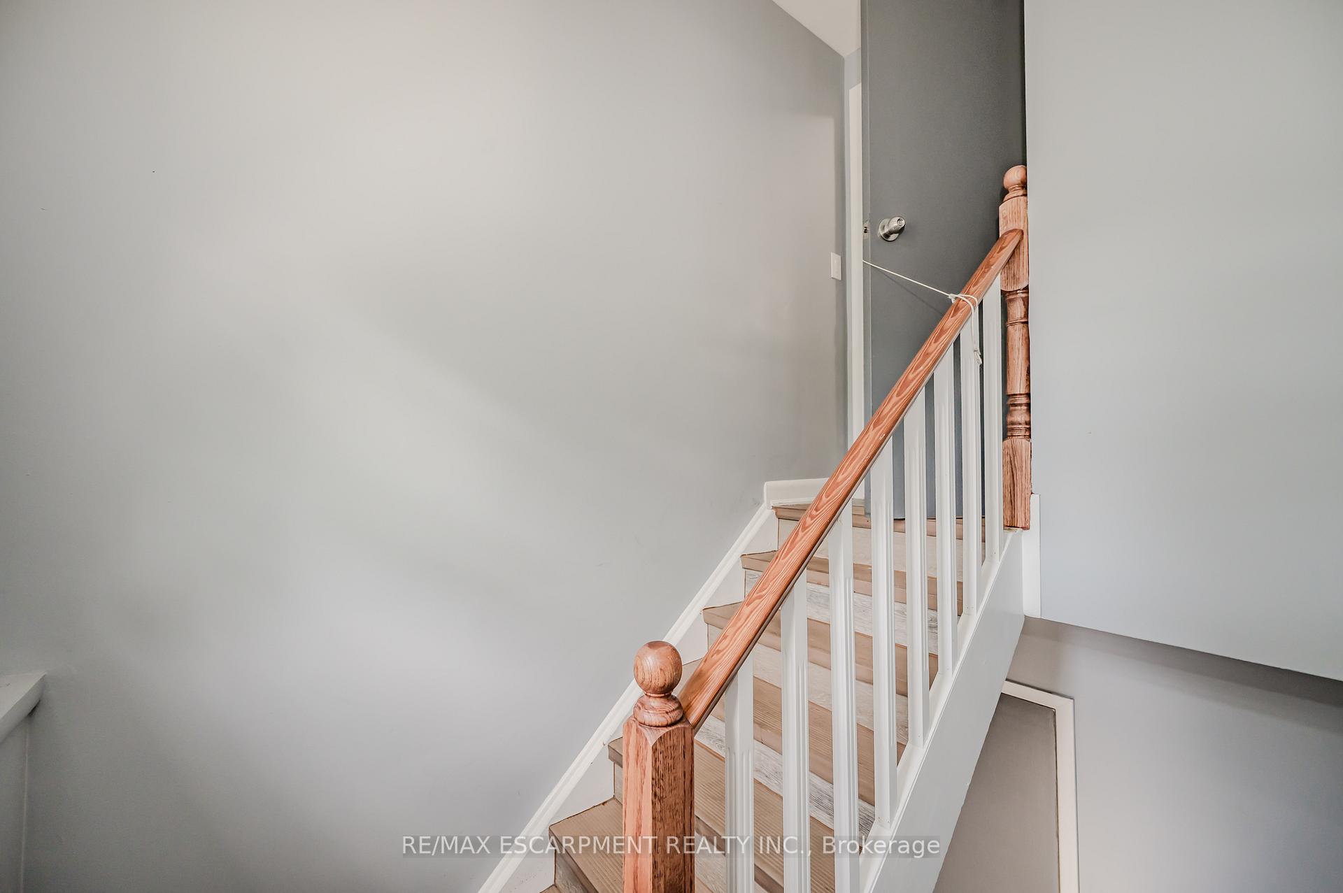 Photo 12 of 58 Mildred Avenue, St. Catharines, Haig — HOMEH