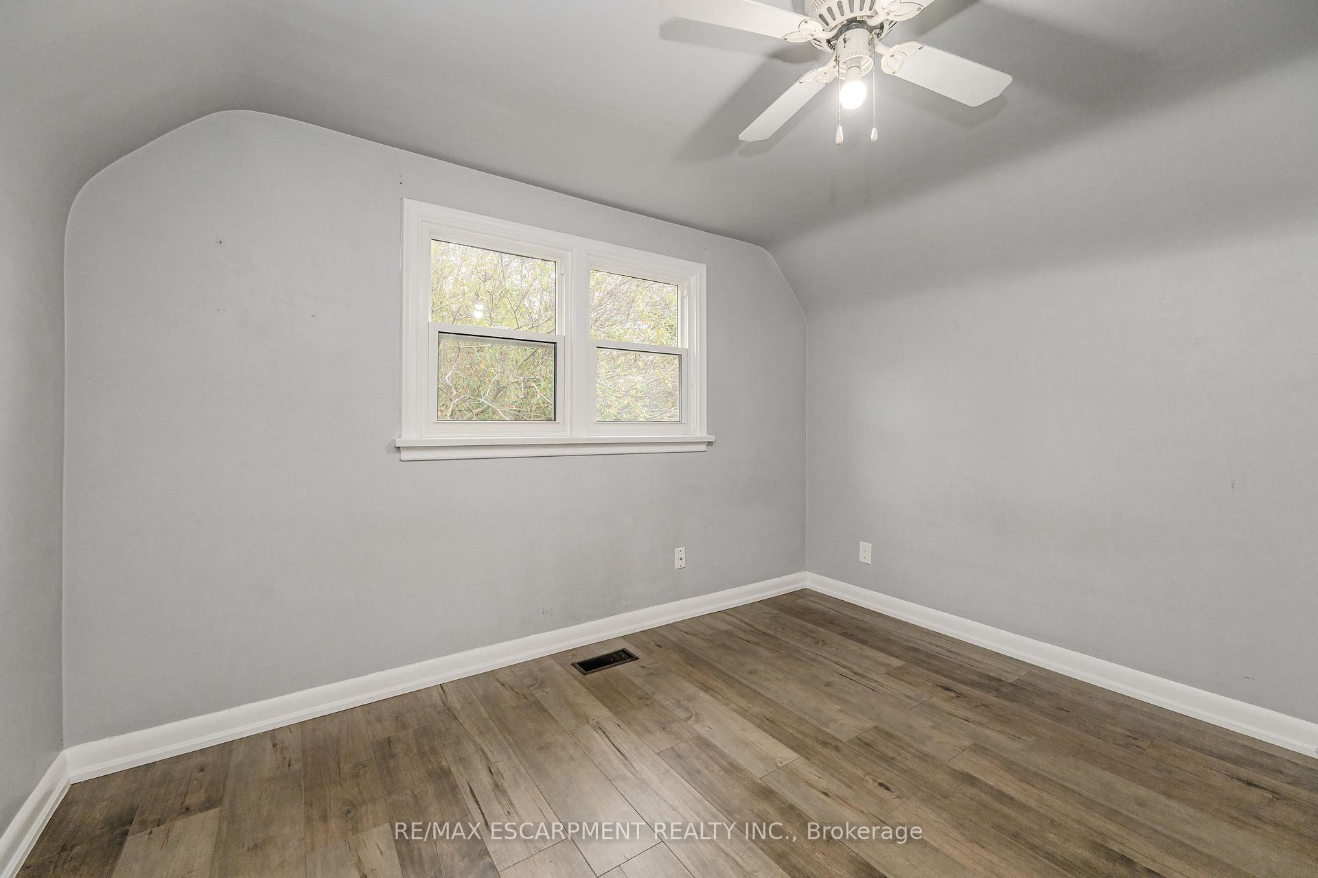 Photo 13 of 58 Mildred Avenue, St. Catharines, Haig — HOMEH