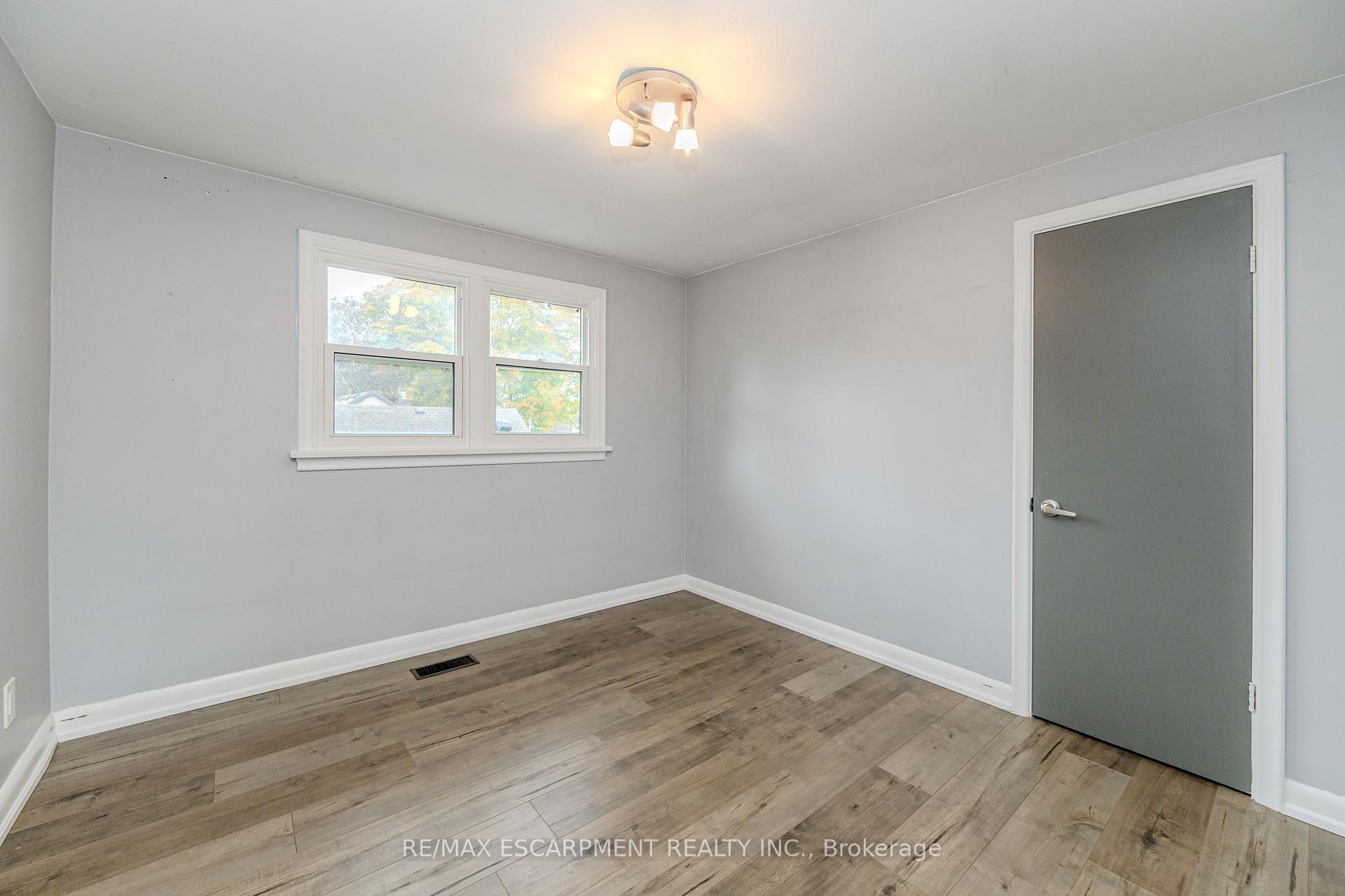 Photo 15 of 58 Mildred Avenue, St. Catharines, Haig — HOMEH