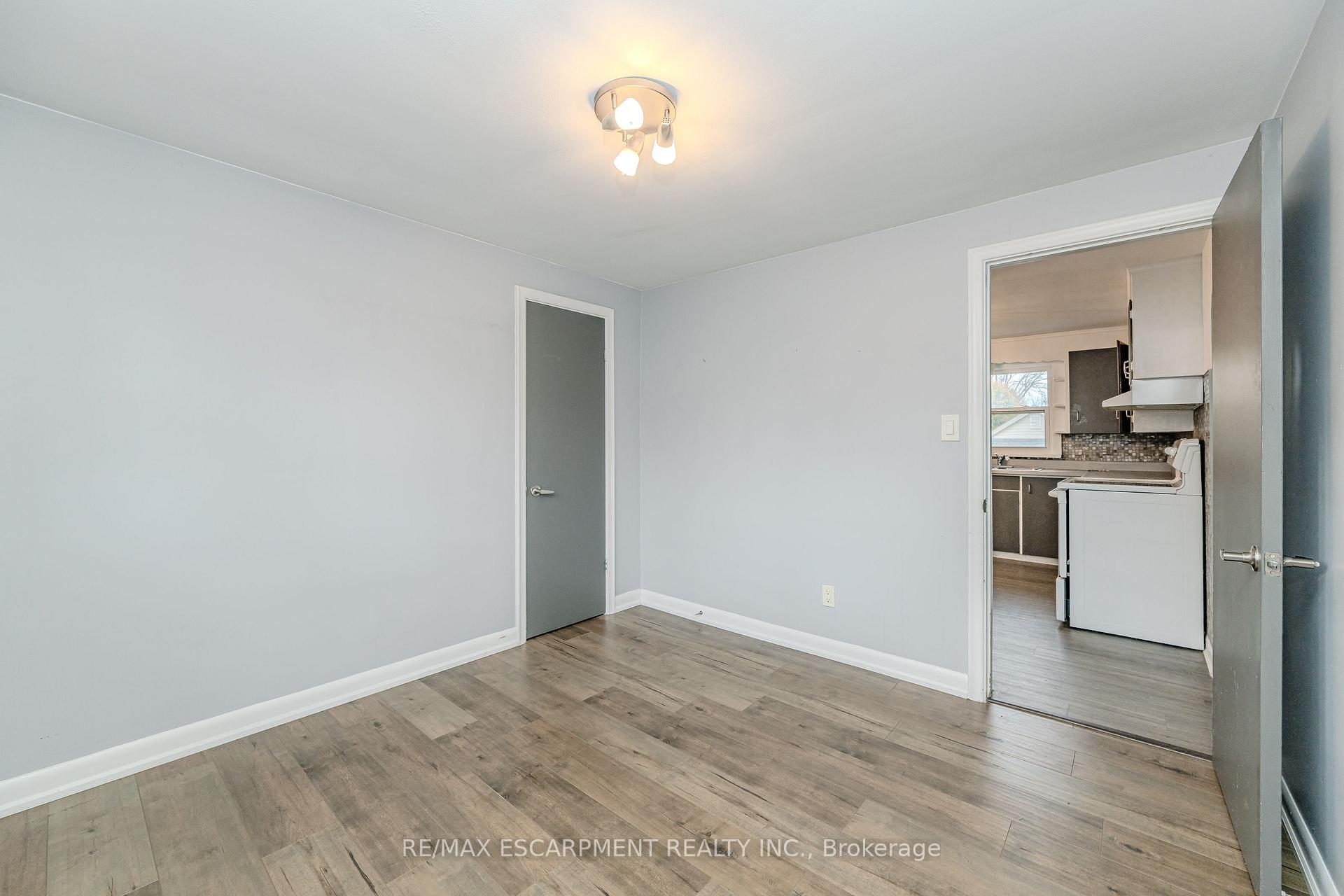 Photo 16 of 58 Mildred Avenue, St. Catharines, Haig — HOMEH