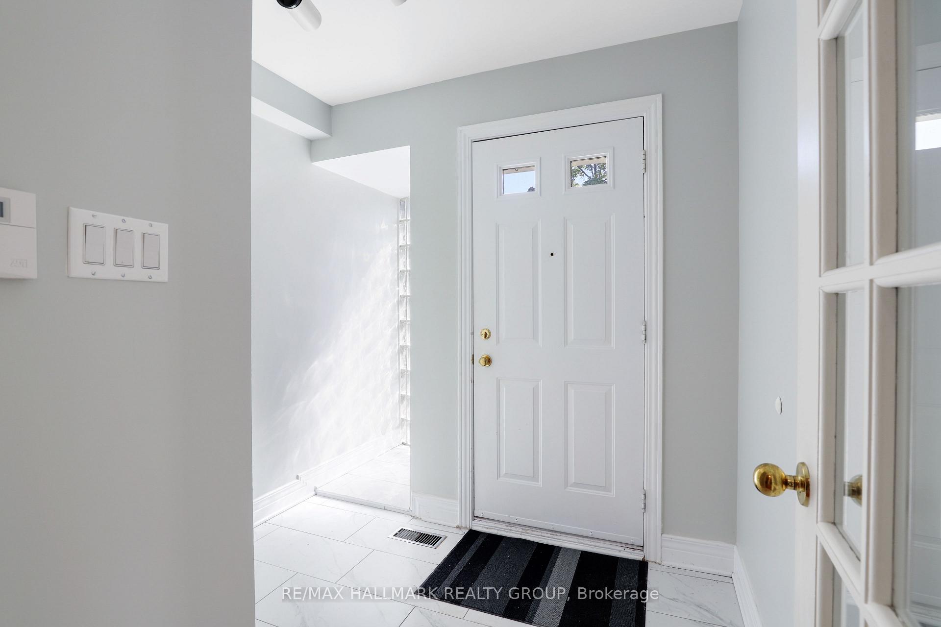 Photo 2 of 303 Sherwood Drive, Ottawa, Civic Hospital — HOMEH