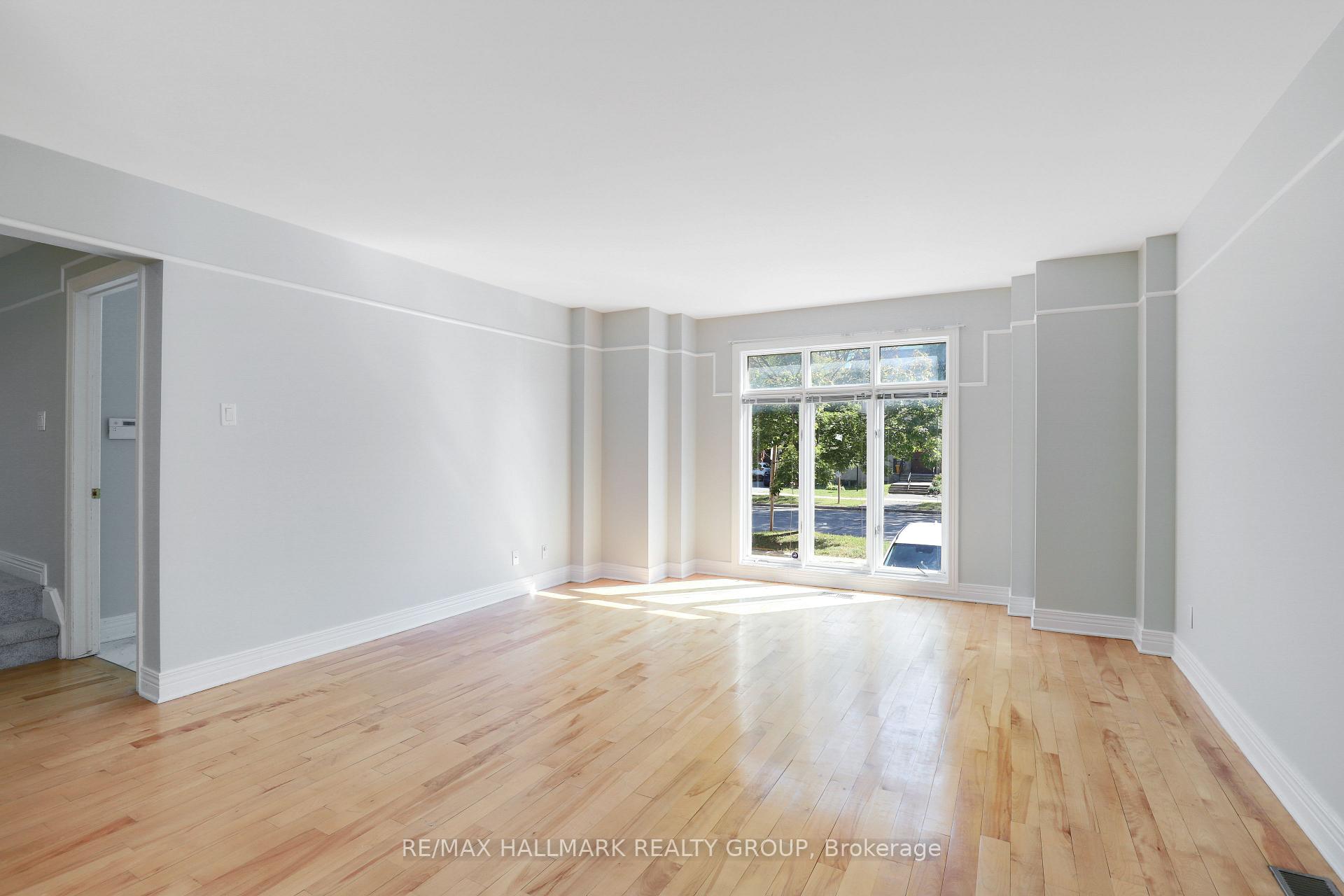 Photo 5 of 303 Sherwood Drive, Ottawa, Civic Hospital — HOMEH