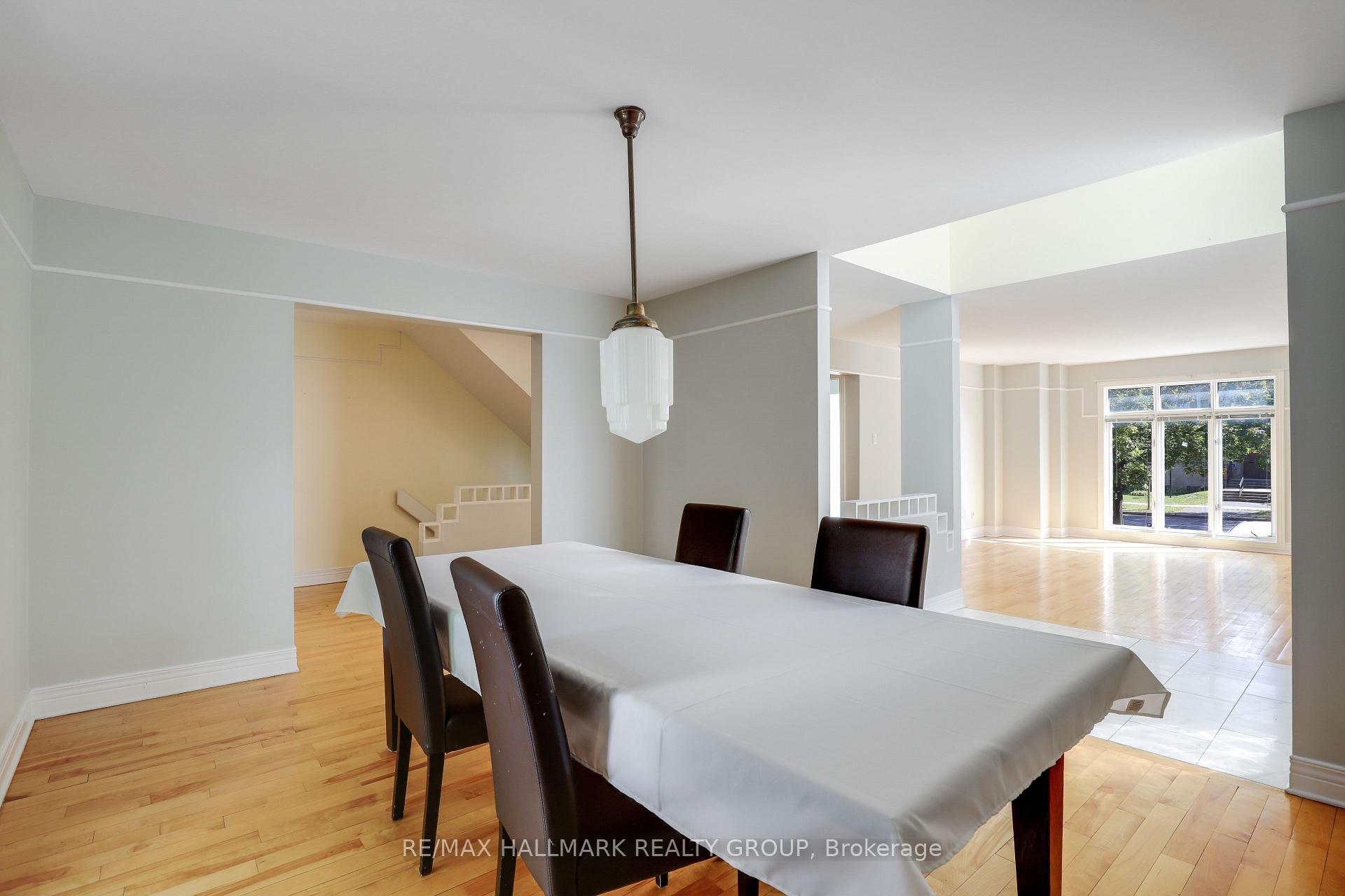 Photo 6 of 303 Sherwood Drive, Ottawa, Civic Hospital — HOMEH