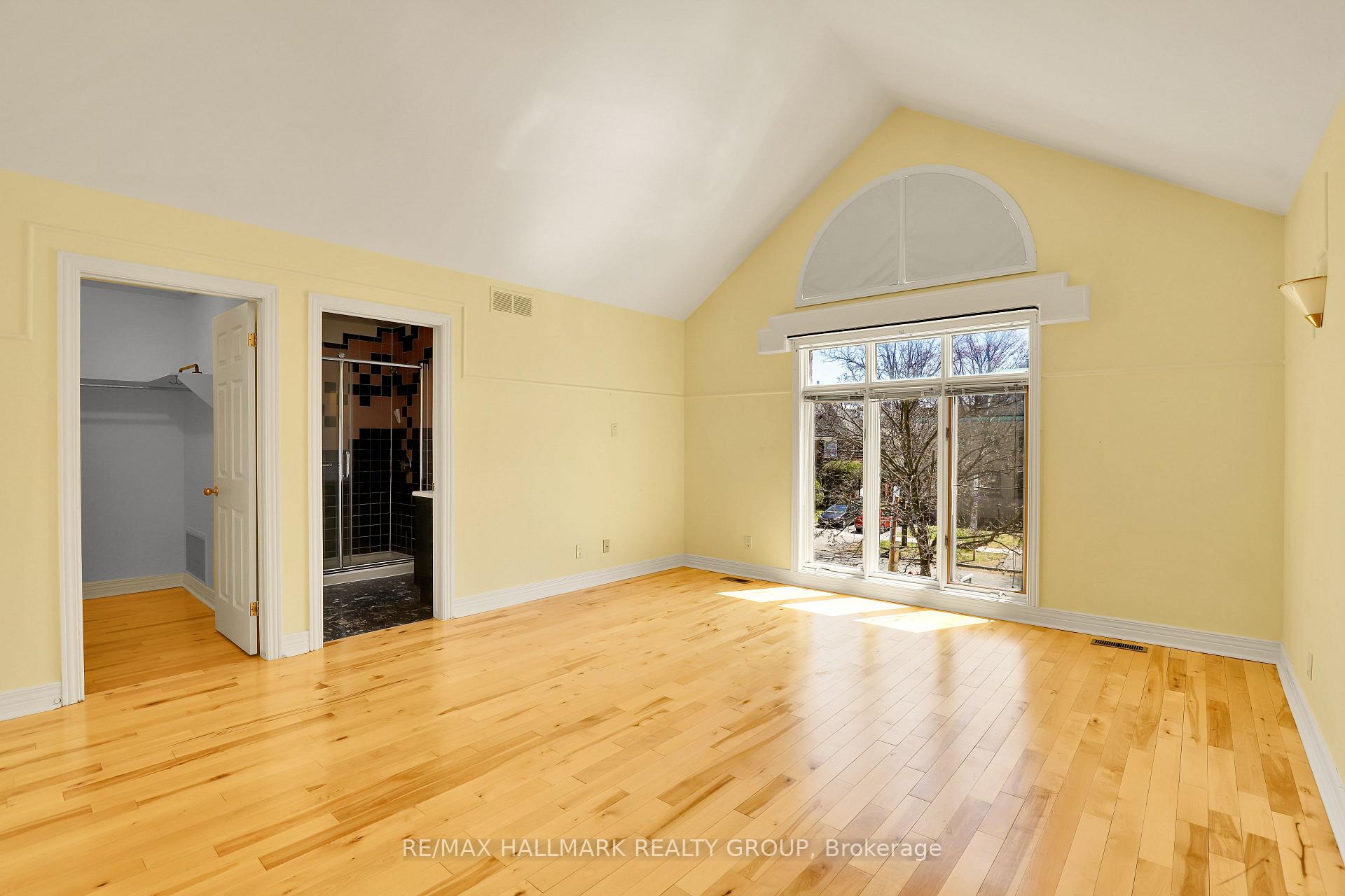 Photo 12 of 303 Sherwood Drive, Ottawa, Civic Hospital — HOMEH