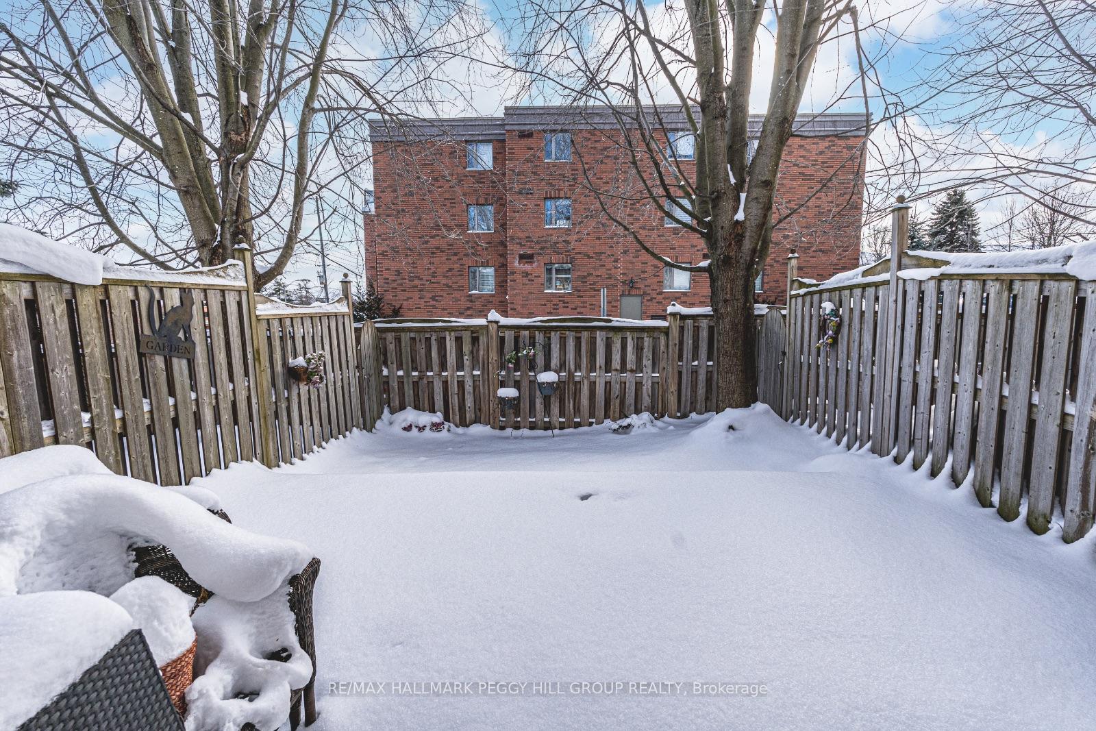 Photo 3 of Unit 18, 488 Yonge Street, Barrie, Painswick North — HOMEH