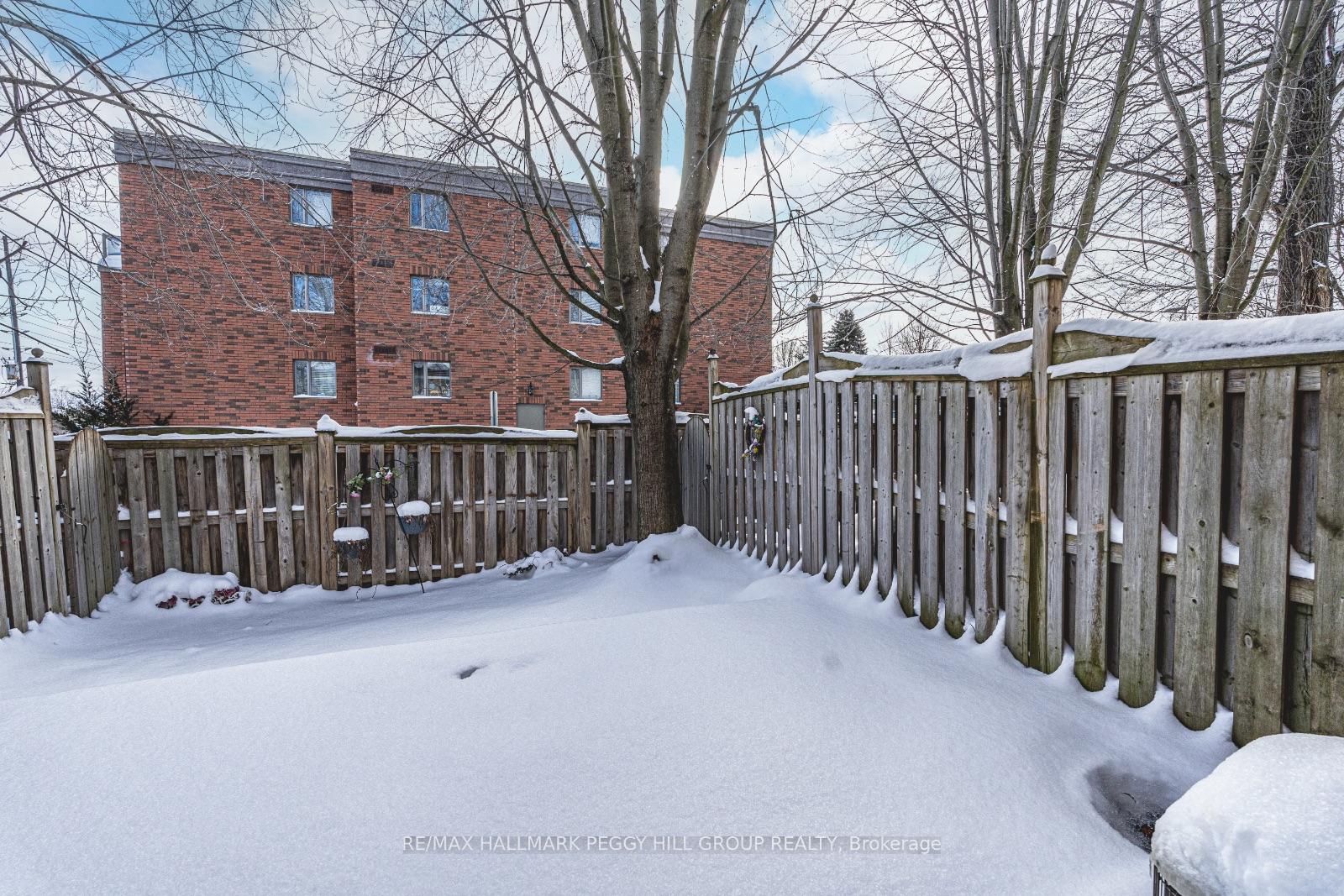 Photo 4 of Unit 18, 488 Yonge Street, Barrie, Painswick North — HOMEH