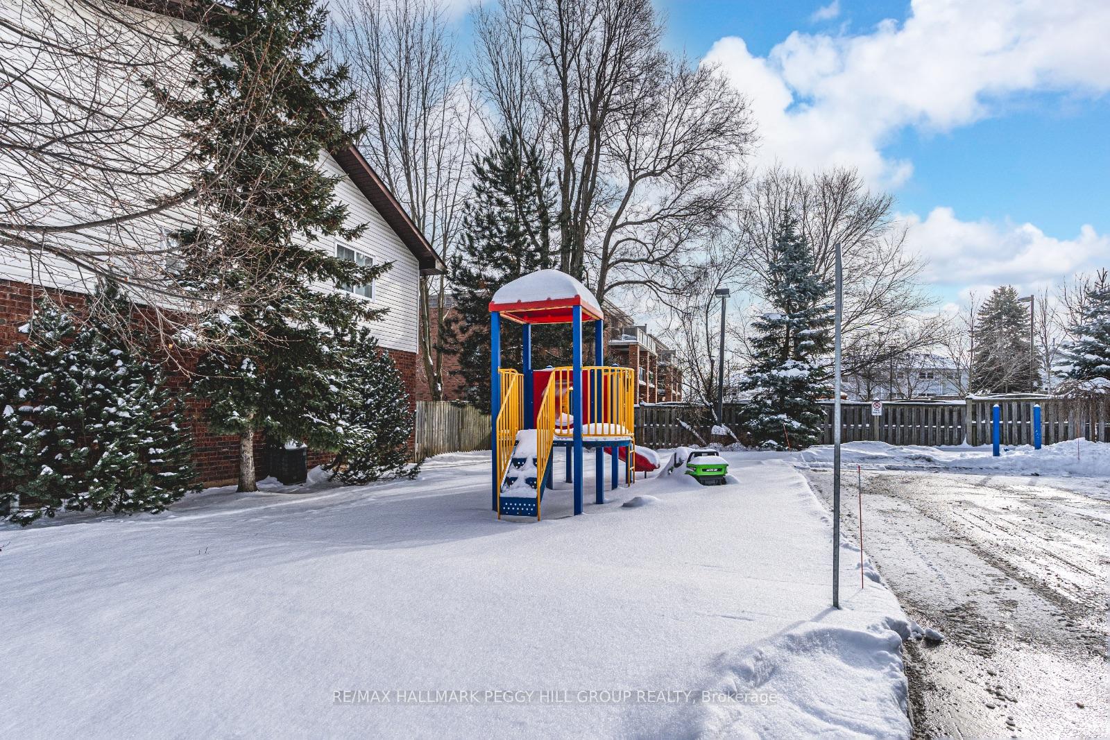 Photo 5 of Unit 18, 488 Yonge Street, Barrie, Painswick North — HOMEH