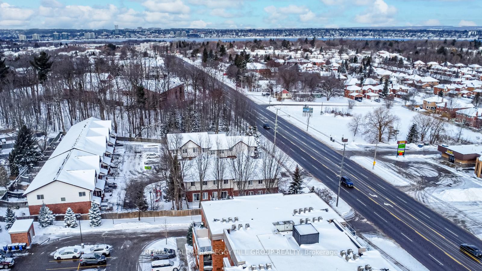 Photo 7 of Unit 18, 488 Yonge Street, Barrie, Painswick North — HOMEH