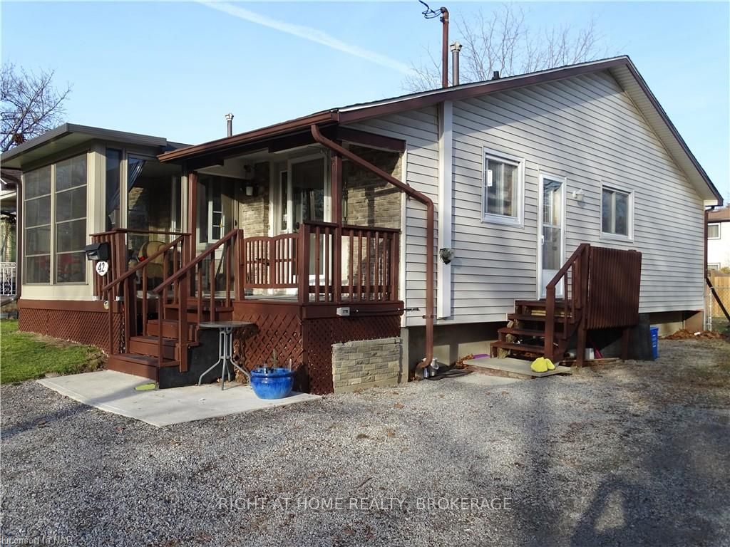 Photo 2 of 42 Stanmary Drive, St. Catharines, Fairview — HOMEH