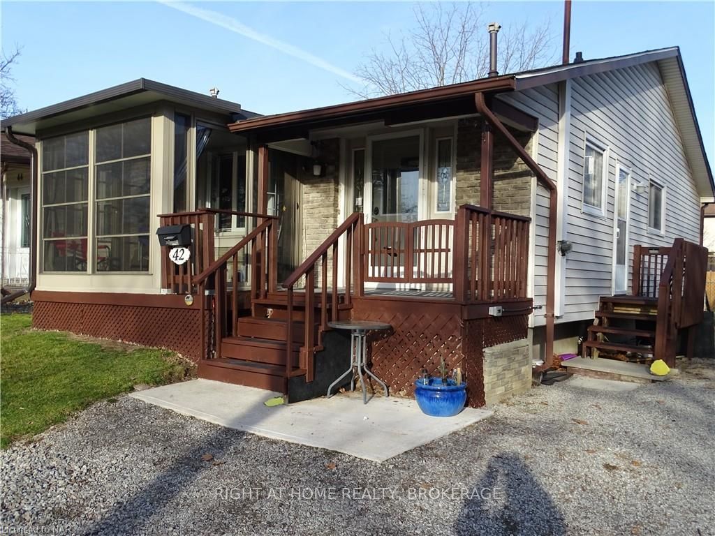 Photo 4 of 42 Stanmary Drive, St. Catharines, Fairview — HOMEH
