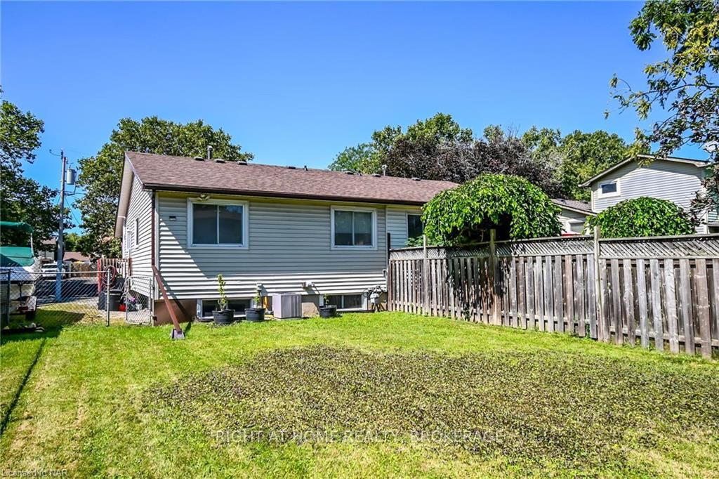 Photo 9 of 42 Stanmary Drive, St. Catharines, Fairview — HOMEH