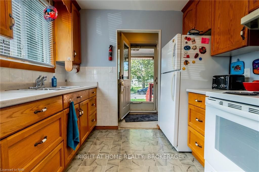 Photo 12 of 42 Stanmary Drive, St. Catharines, Fairview — HOMEH