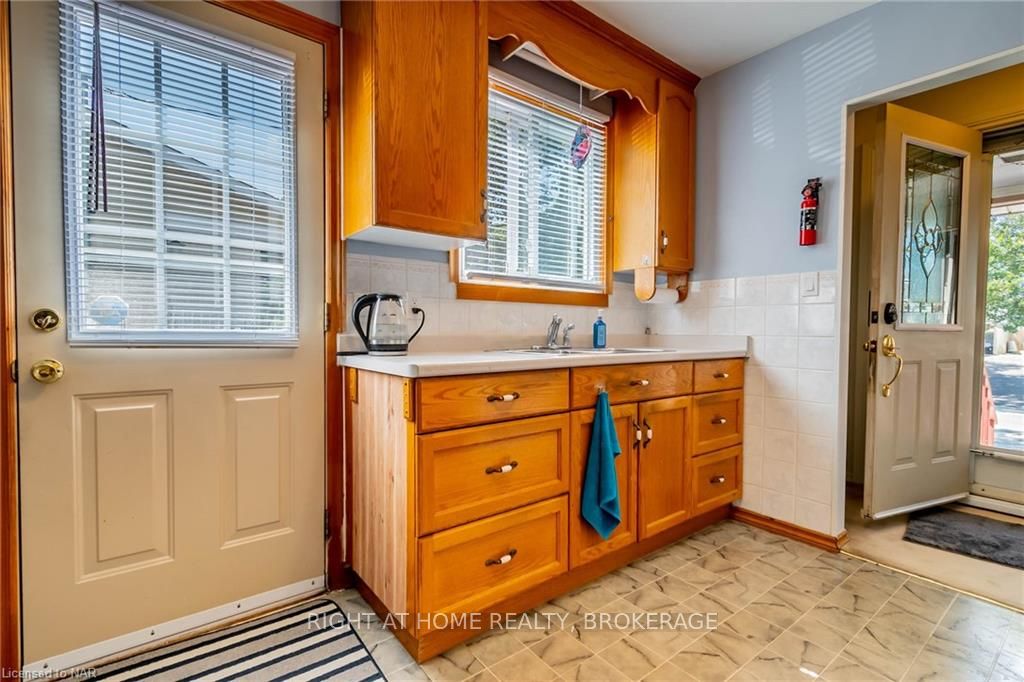 Photo 14 of 42 Stanmary Drive, St. Catharines, Fairview — HOMEH