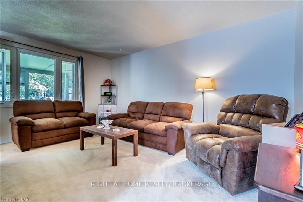 Photo 15 of 42 Stanmary Drive, St. Catharines, Fairview — HOMEH