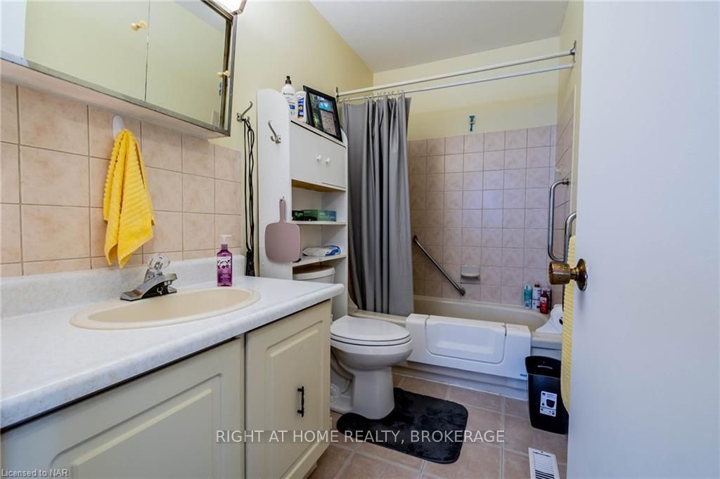 Photo 19 of 42 Stanmary Drive, St. Catharines, Fairview — HOMEH