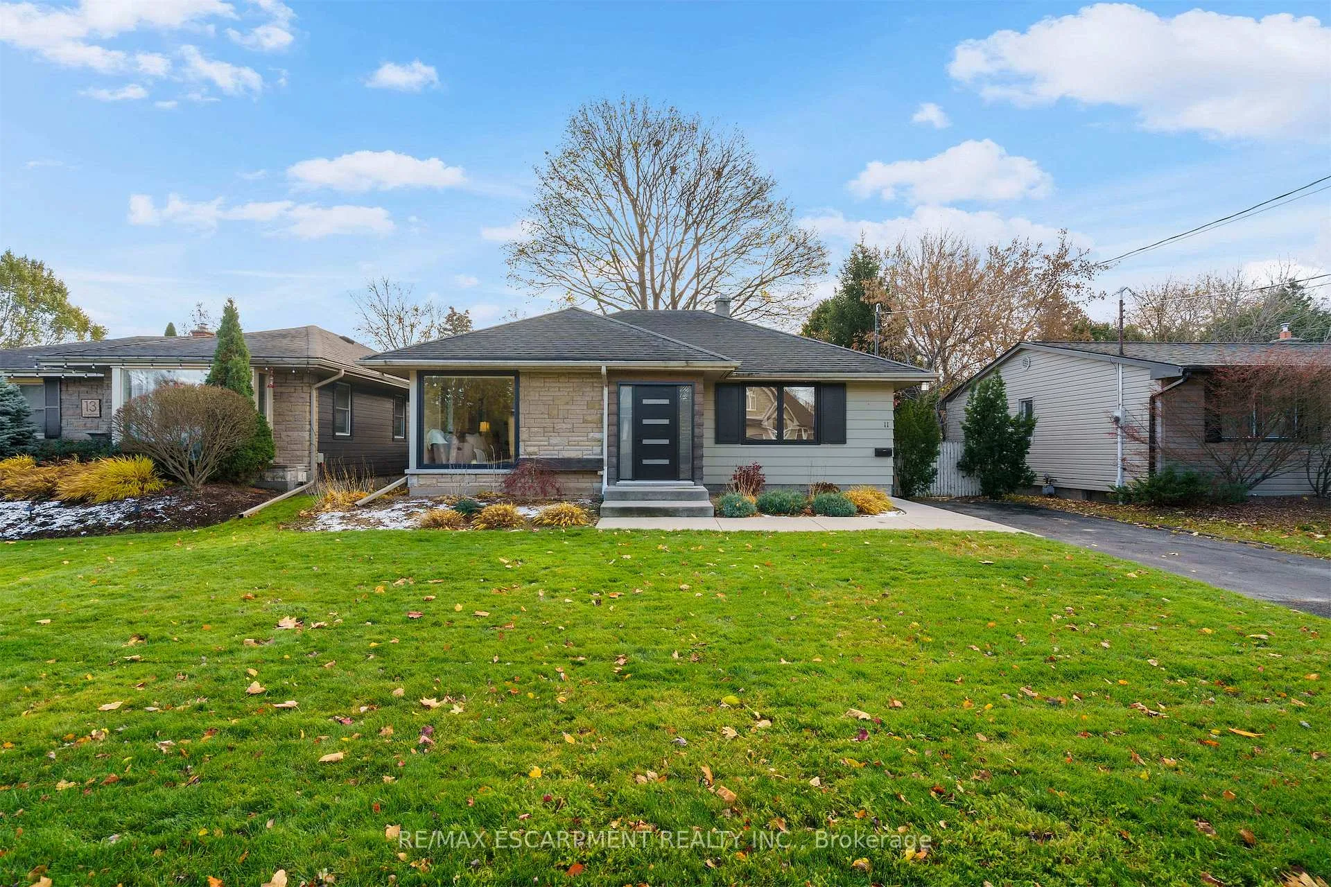 Photo 3 of 11 Mcmaster Avenue, Hamilton, Dundas — HOMEH