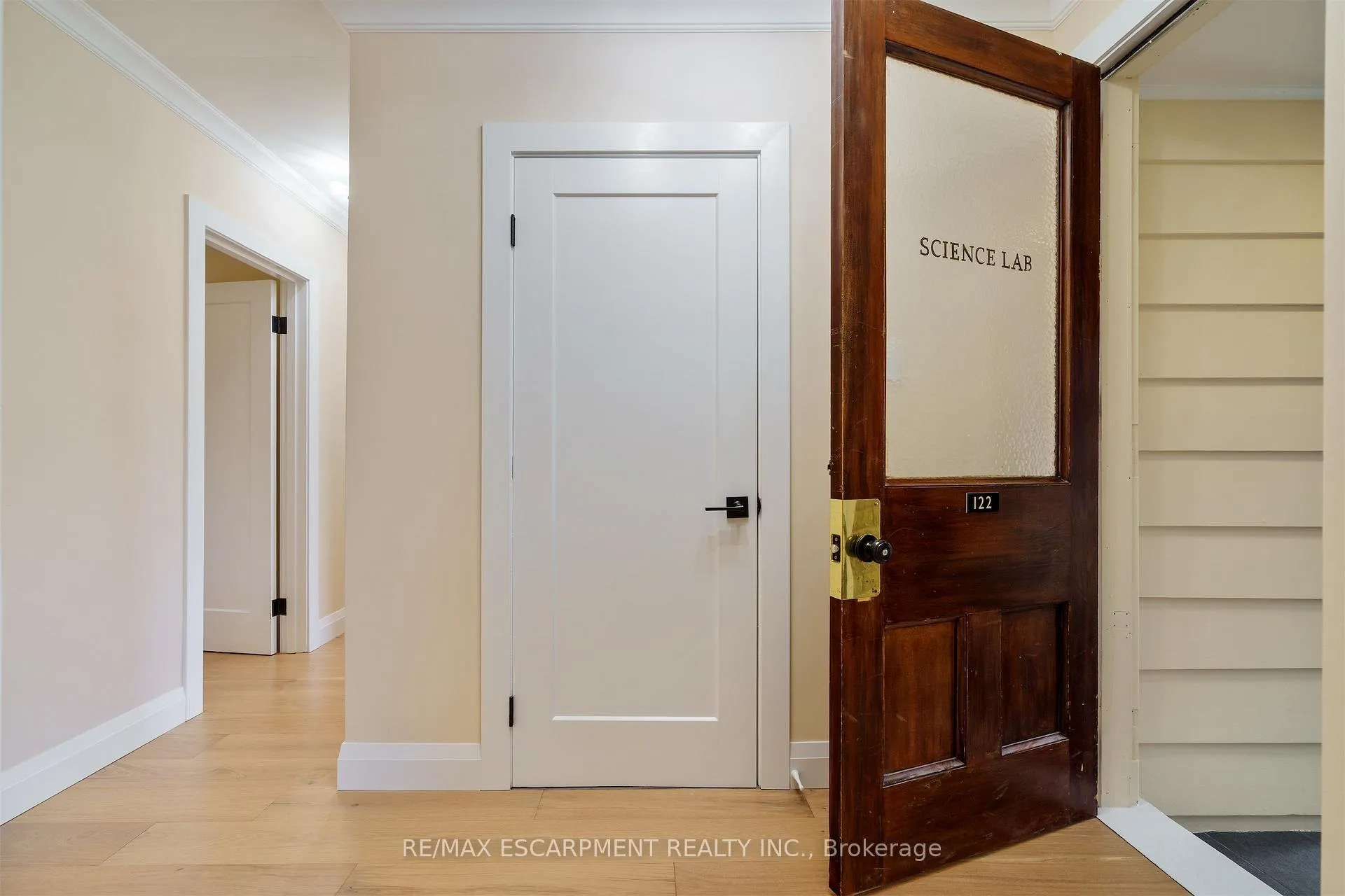 Photo 13 of 11 Mcmaster Avenue, Hamilton, Dundas — HOMEH