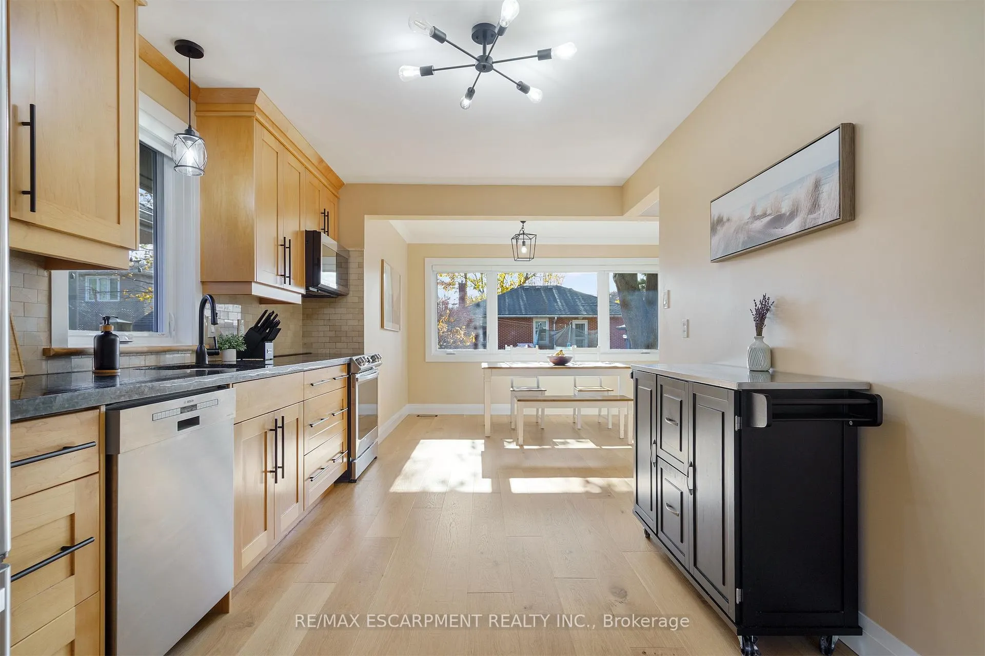 Photo 32 of 11 Mcmaster Avenue, Hamilton, Dundas — HOMEH