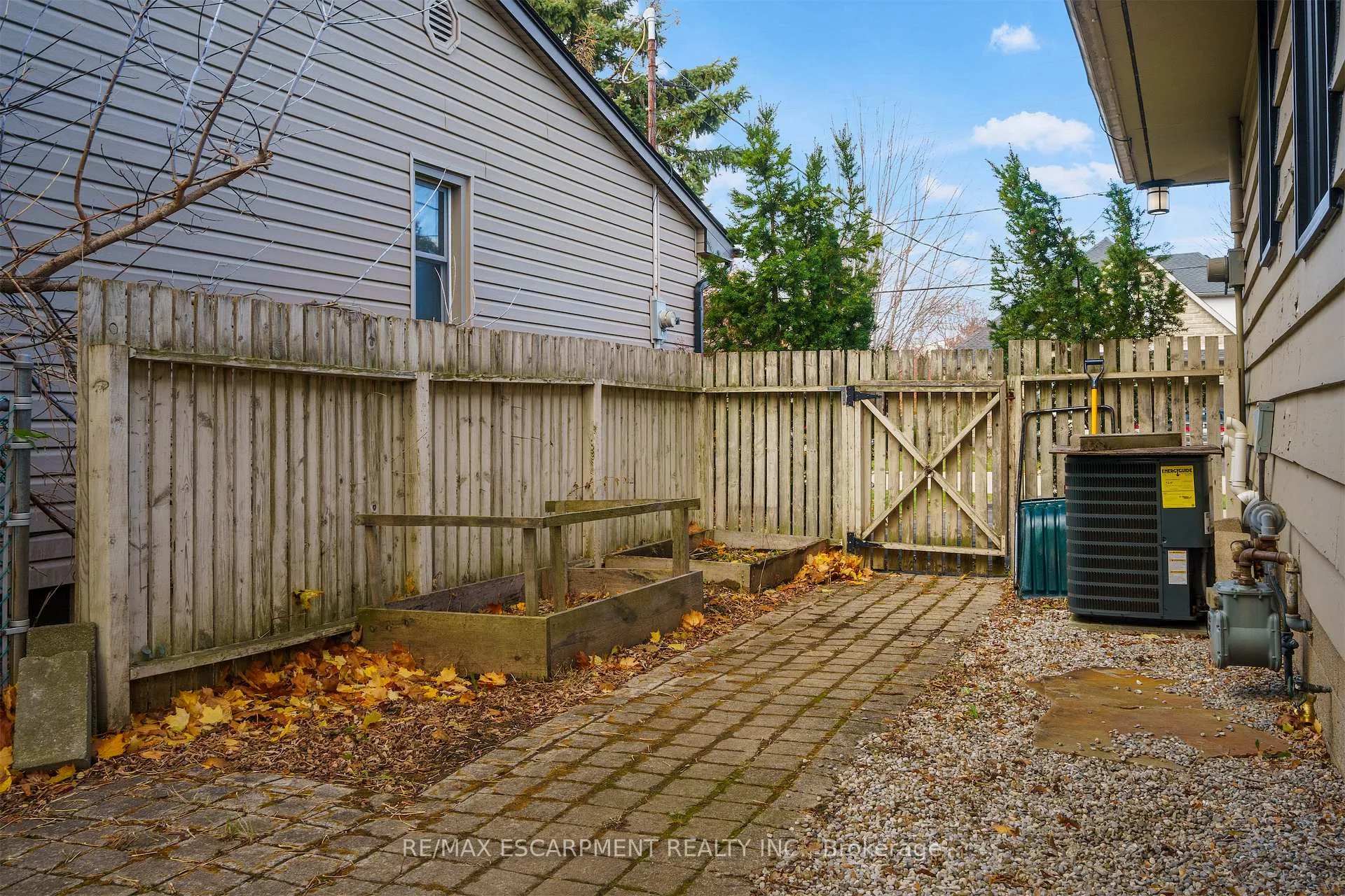 Photo 129 of 11 Mcmaster Avenue, Hamilton, Dundas — HOMEH