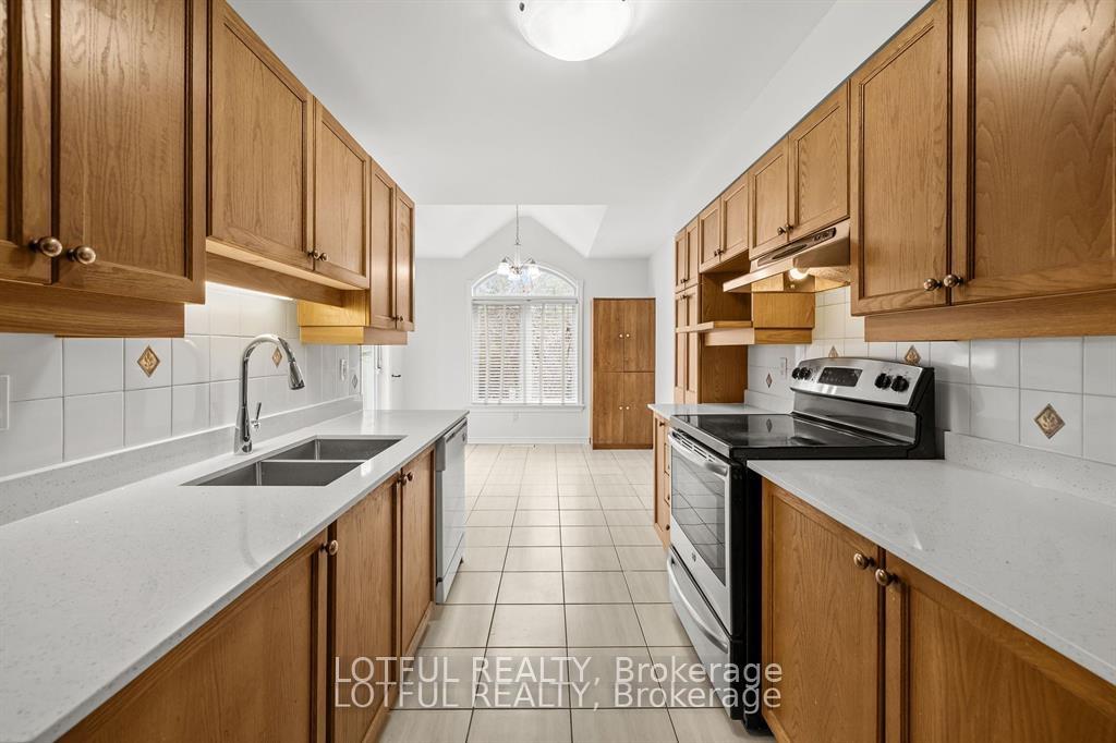 Photo 3 of 212 Meadowlilly Road, Ottawa, Blossom Park/Kemp Park/Findlay Creek — HOMEH