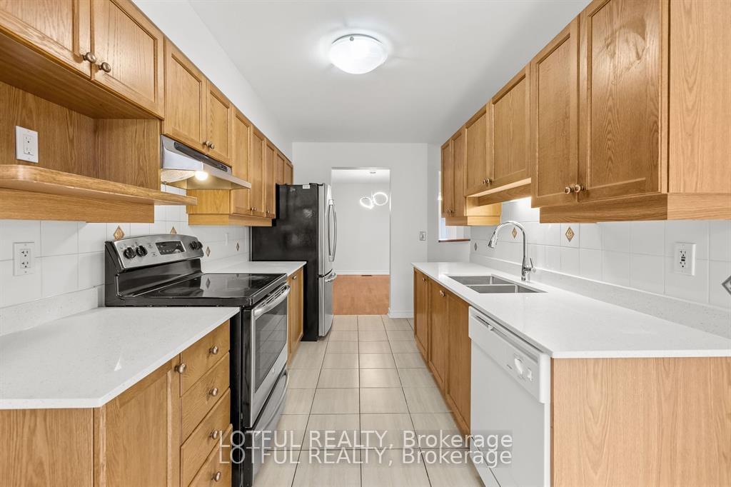 Photo 9 of 212 Meadowlilly Road, Ottawa, Blossom Park/Kemp Park/Findlay Creek — HOMEH