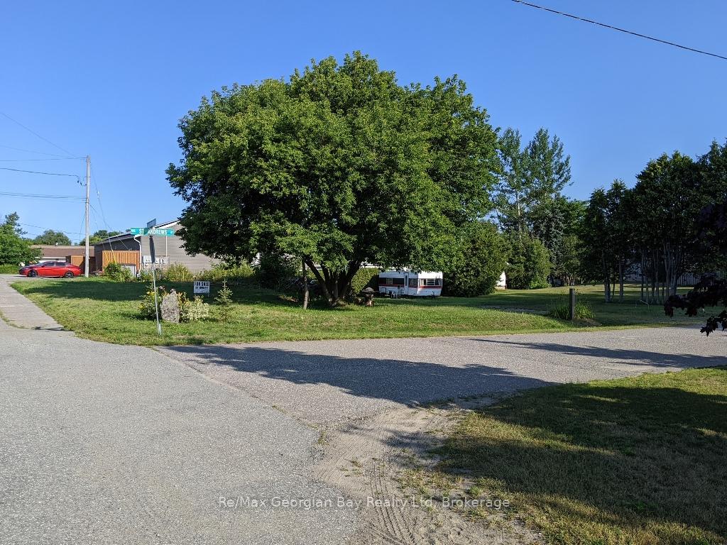 Photo 4 of 32 Youngfox Road, Blind River — HOMEH