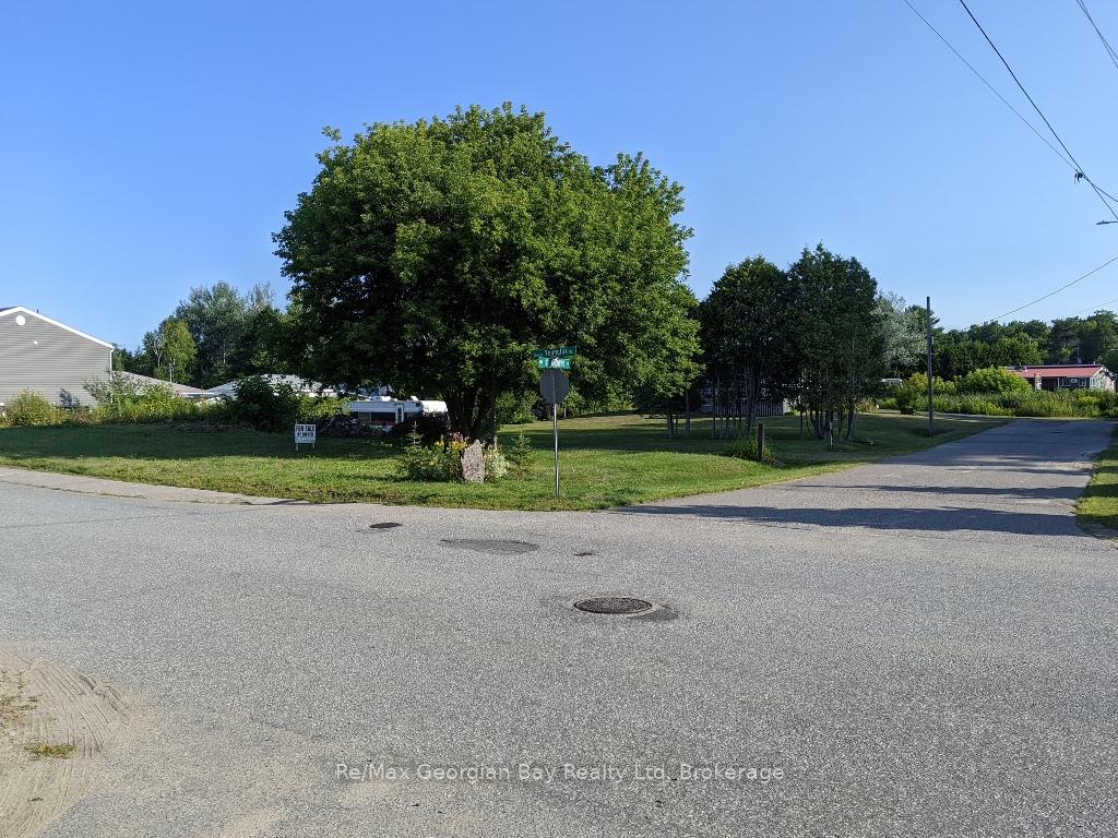 Photo 5 of 32 Youngfox Road, Blind River — HOMEH