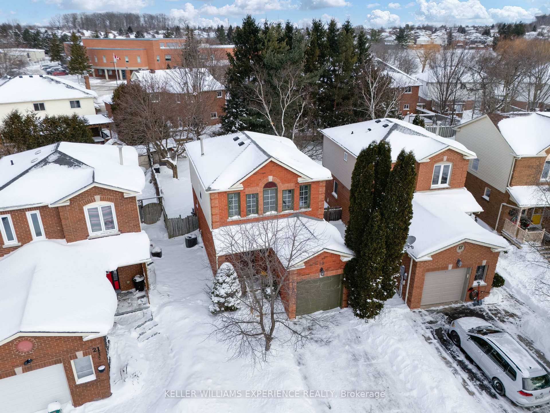 Photo 3 of 19 Weatherup Crescent, Barrie, West Bayfield — HOMEH