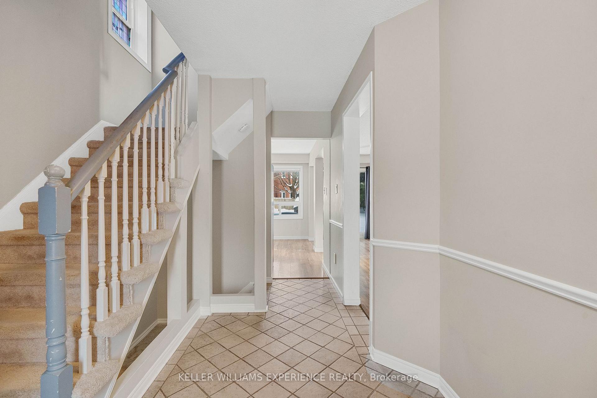 Photo 11 of 19 Weatherup Crescent, Barrie, West Bayfield — HOMEH