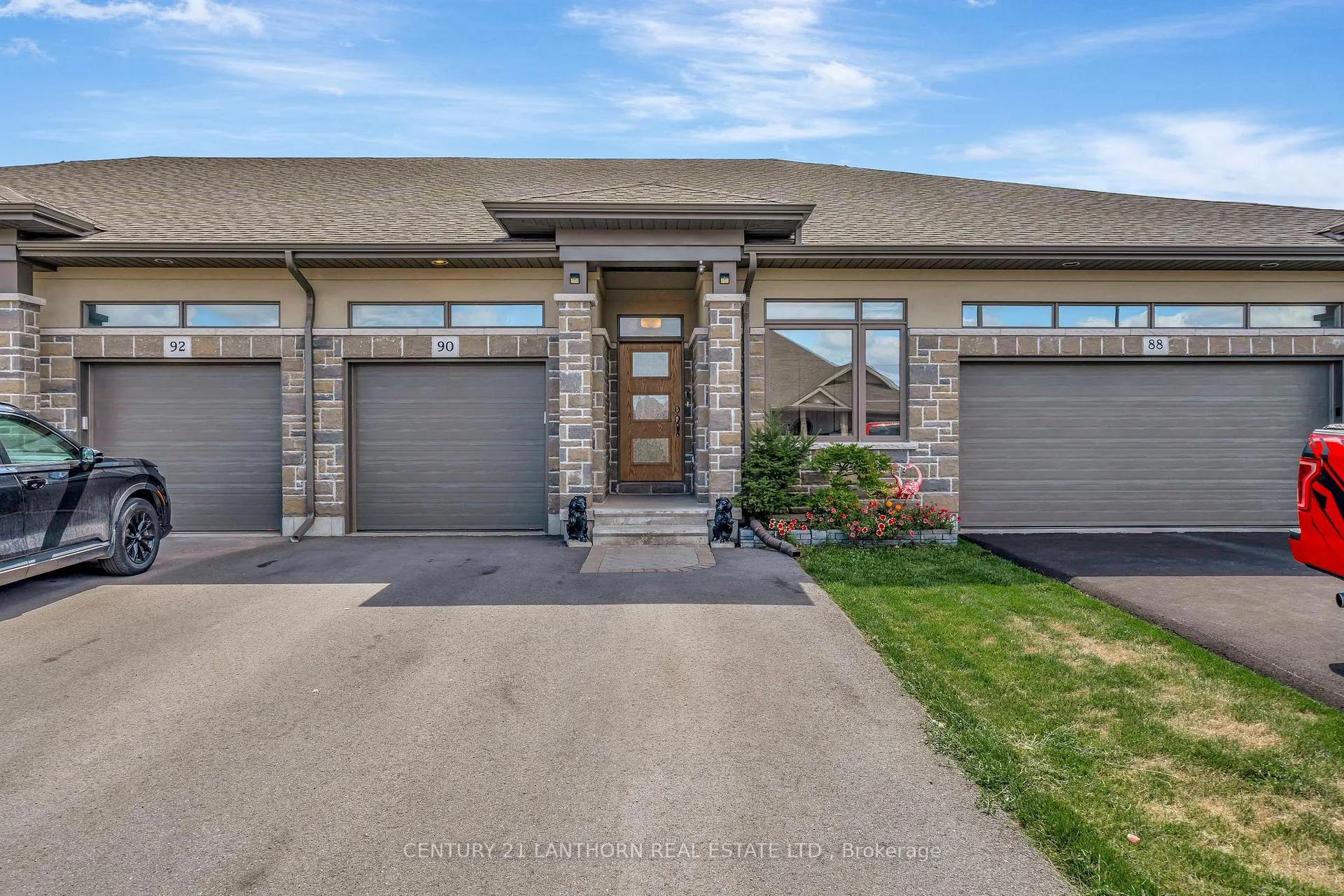Photo 2 of 90 Covington Crescent, Belleville, Thurlow Ward — HOMEH