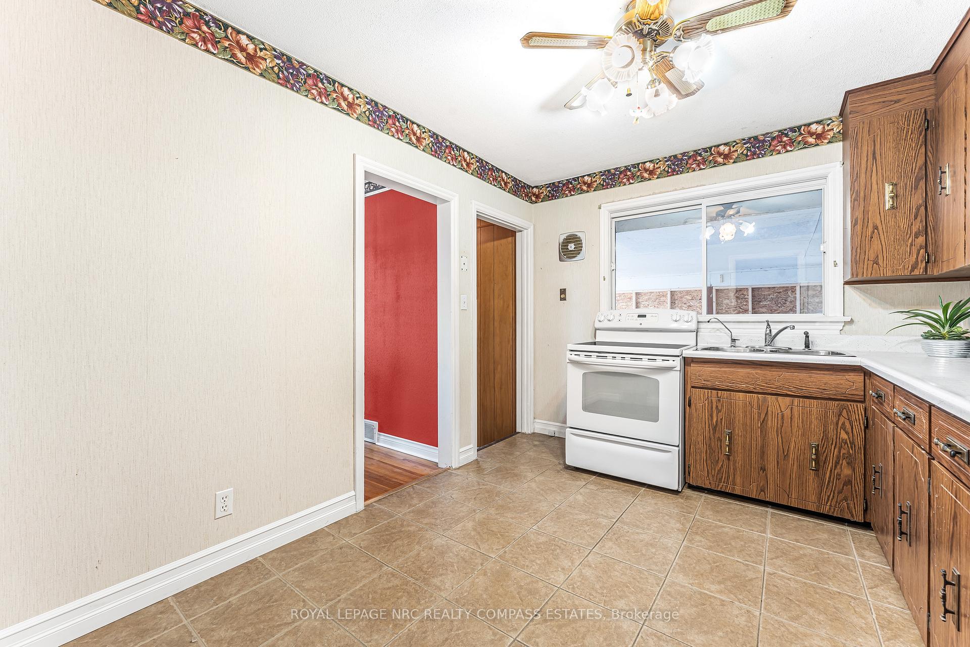Photo 9 of 74 Beamer Avenue, St. Catharines, Bunting/Linwell — HOMEH