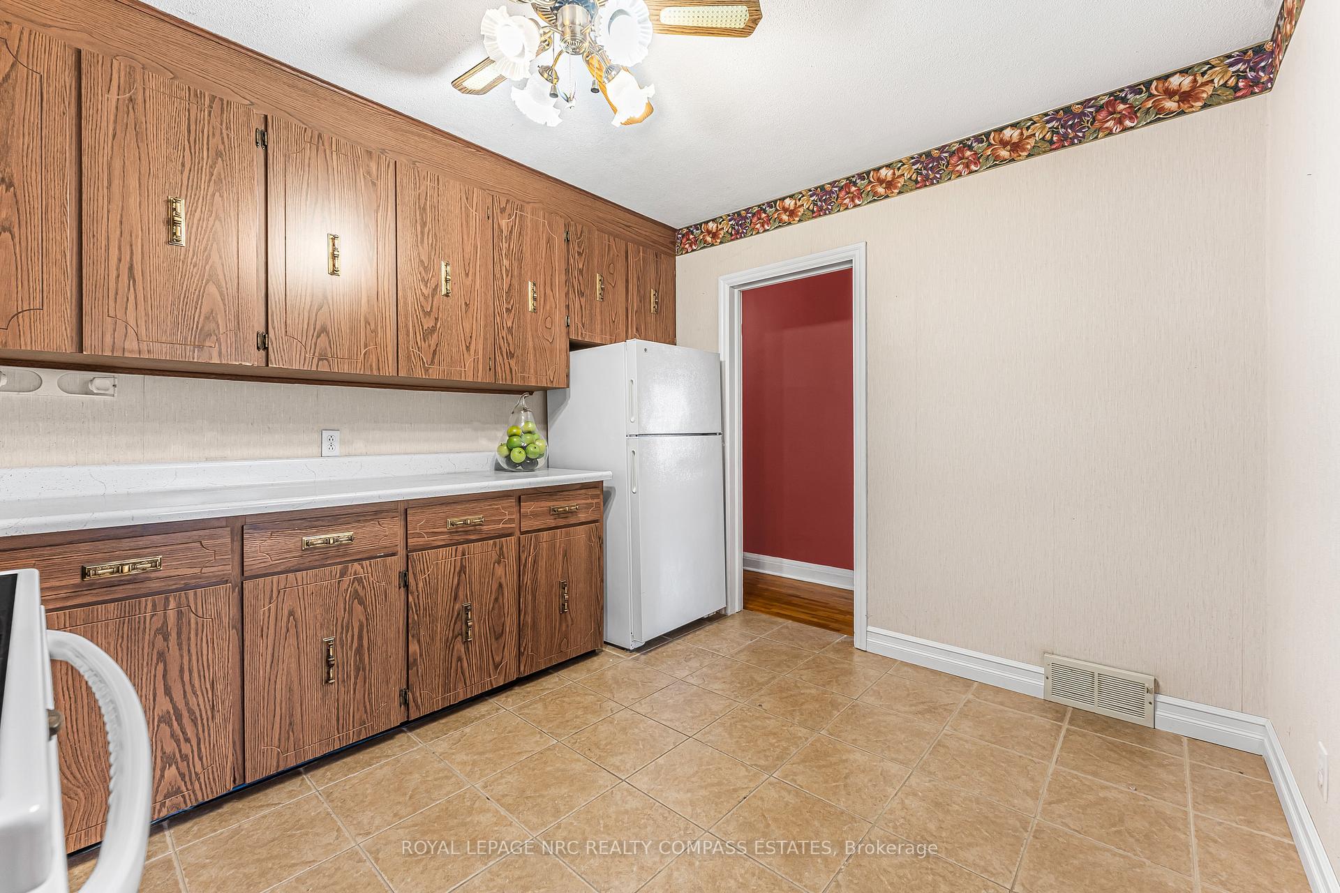 Photo 10 of 74 Beamer Avenue, St. Catharines, Bunting/Linwell — HOMEH