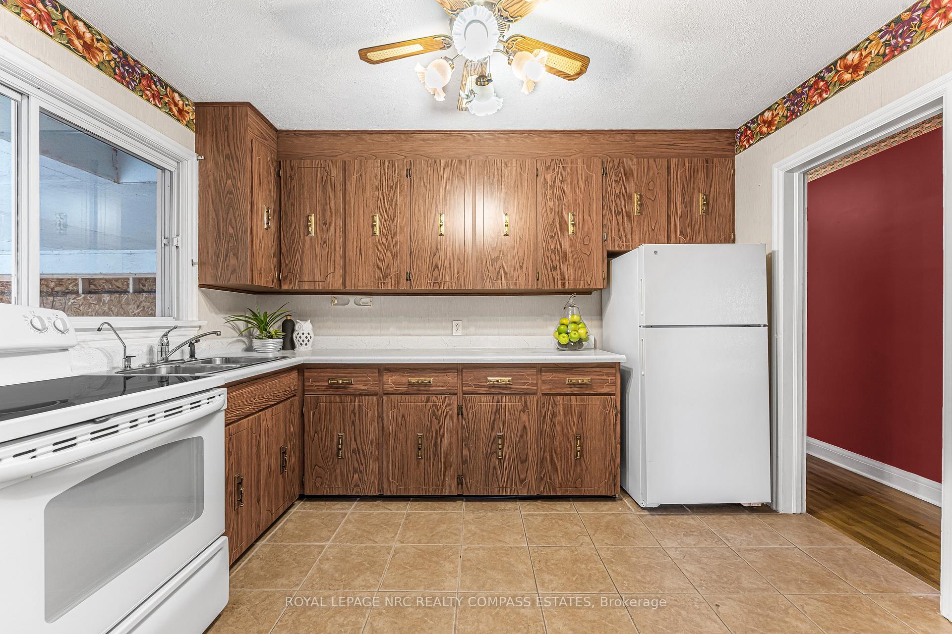 Photo 11 of 74 Beamer Avenue, St. Catharines, Bunting/Linwell — HOMEH