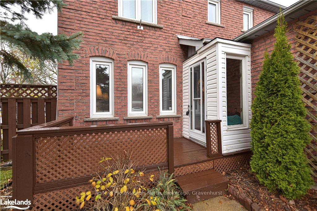 Photo 2 of 67 Carruthers Crescent, Barrie, Grove East — HOMEH