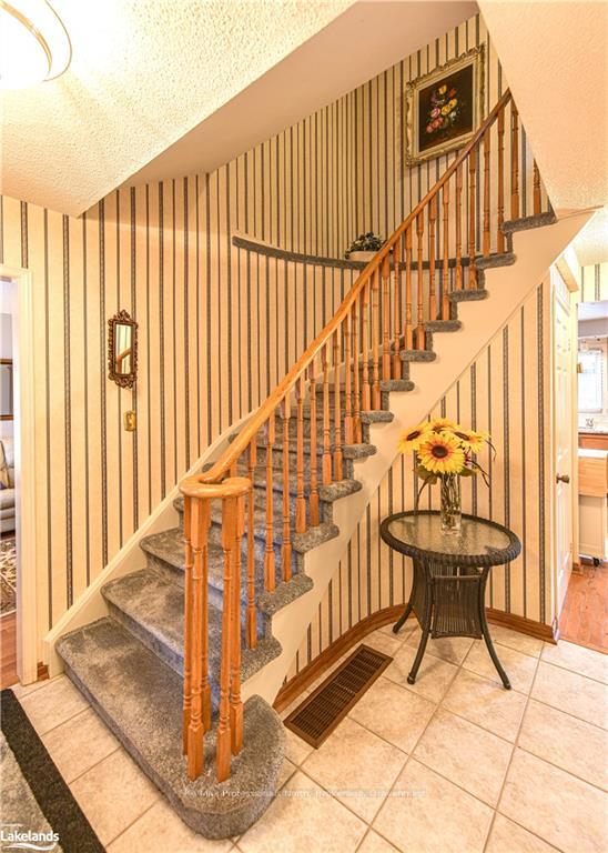 Photo 13 of 67 Carruthers Crescent, Barrie, Grove East — HOMEH