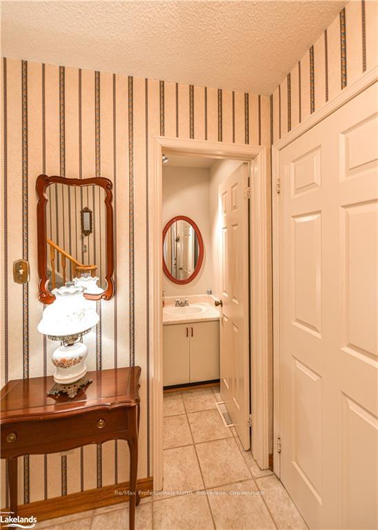 Photo 14 of 67 Carruthers Crescent, Barrie, Grove East — HOMEH