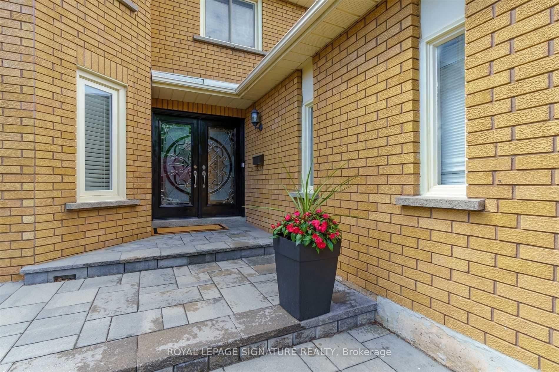 Photo 3 of 16 Hyatt Drive, Brampton, Northwood Park — HOMEH