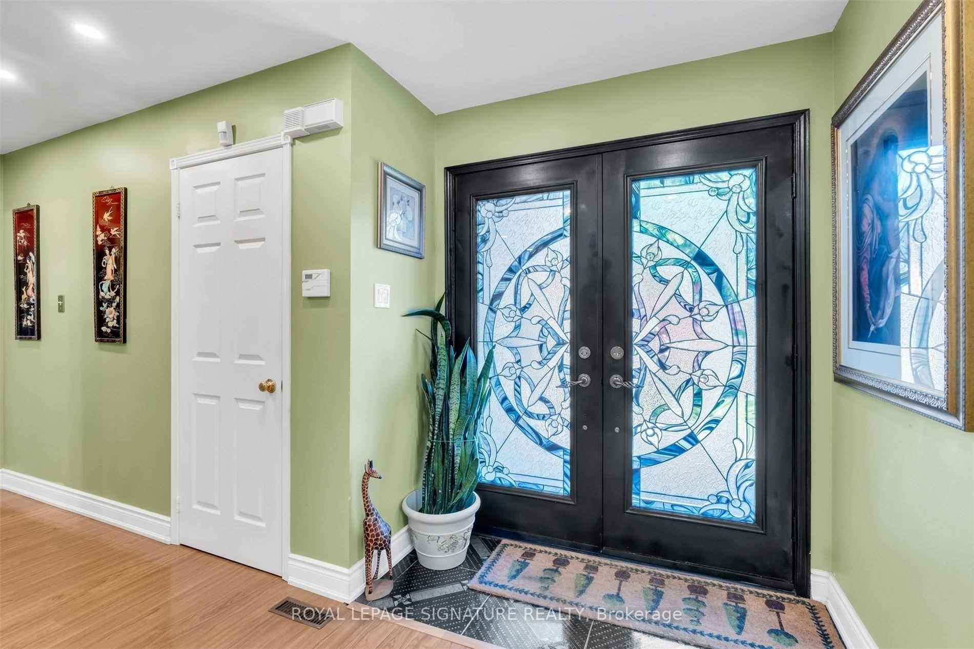 Photo 4 of 16 Hyatt Drive, Brampton, Northwood Park — HOMEH