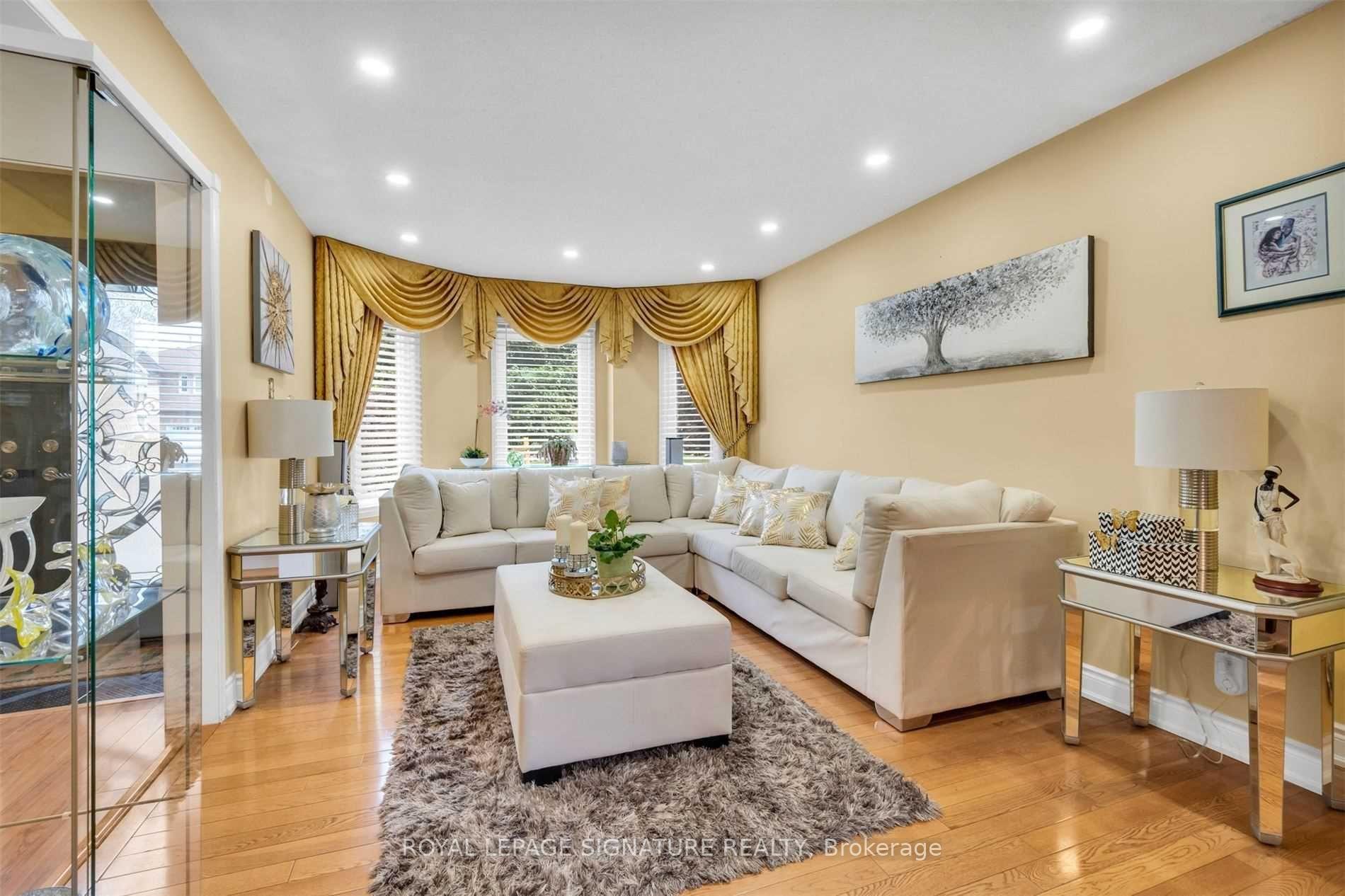 Photo 5 of 16 Hyatt Drive, Brampton, Northwood Park — HOMEH