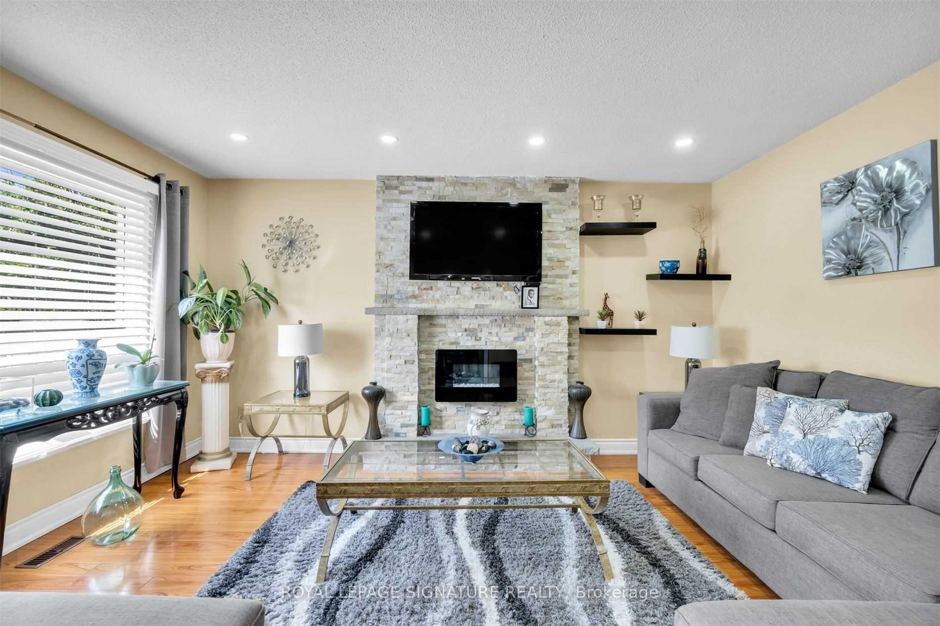 Photo 13 of 16 Hyatt Drive, Brampton, Northwood Park — HOMEH